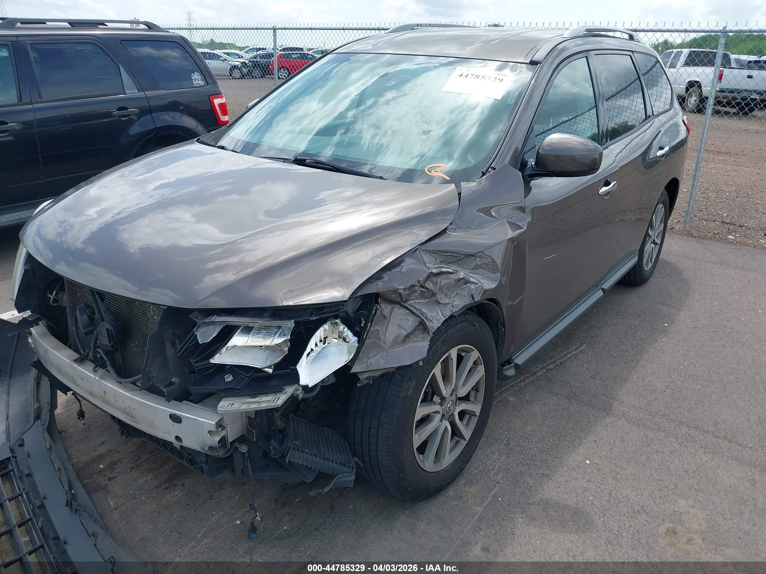 2015 Nissan Pathfinder Sv Brown vin: 5N1AR2MNXFC616805