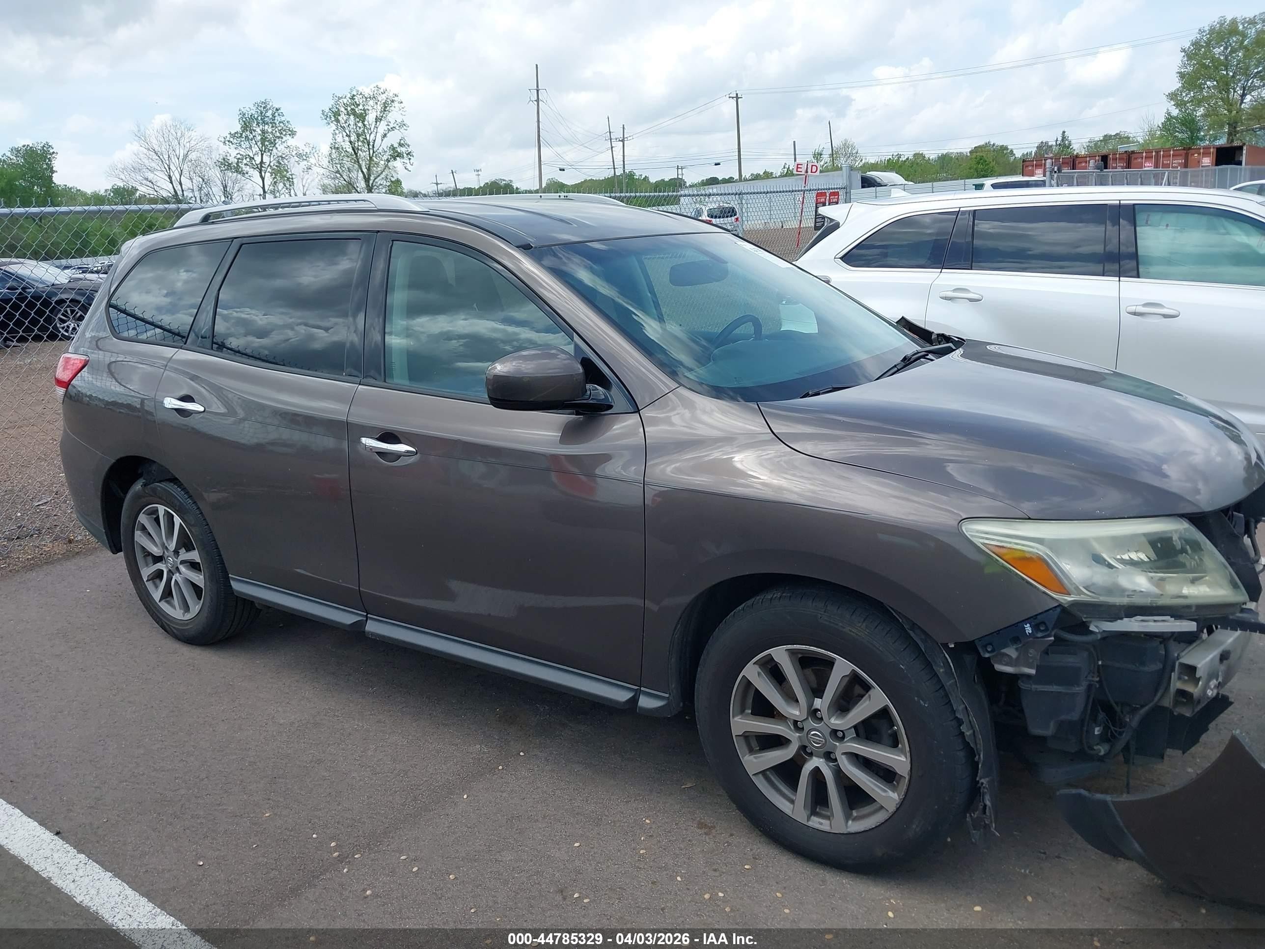 2015 Nissan Pathfinder Sv Brown vin: 5N1AR2MNXFC616805