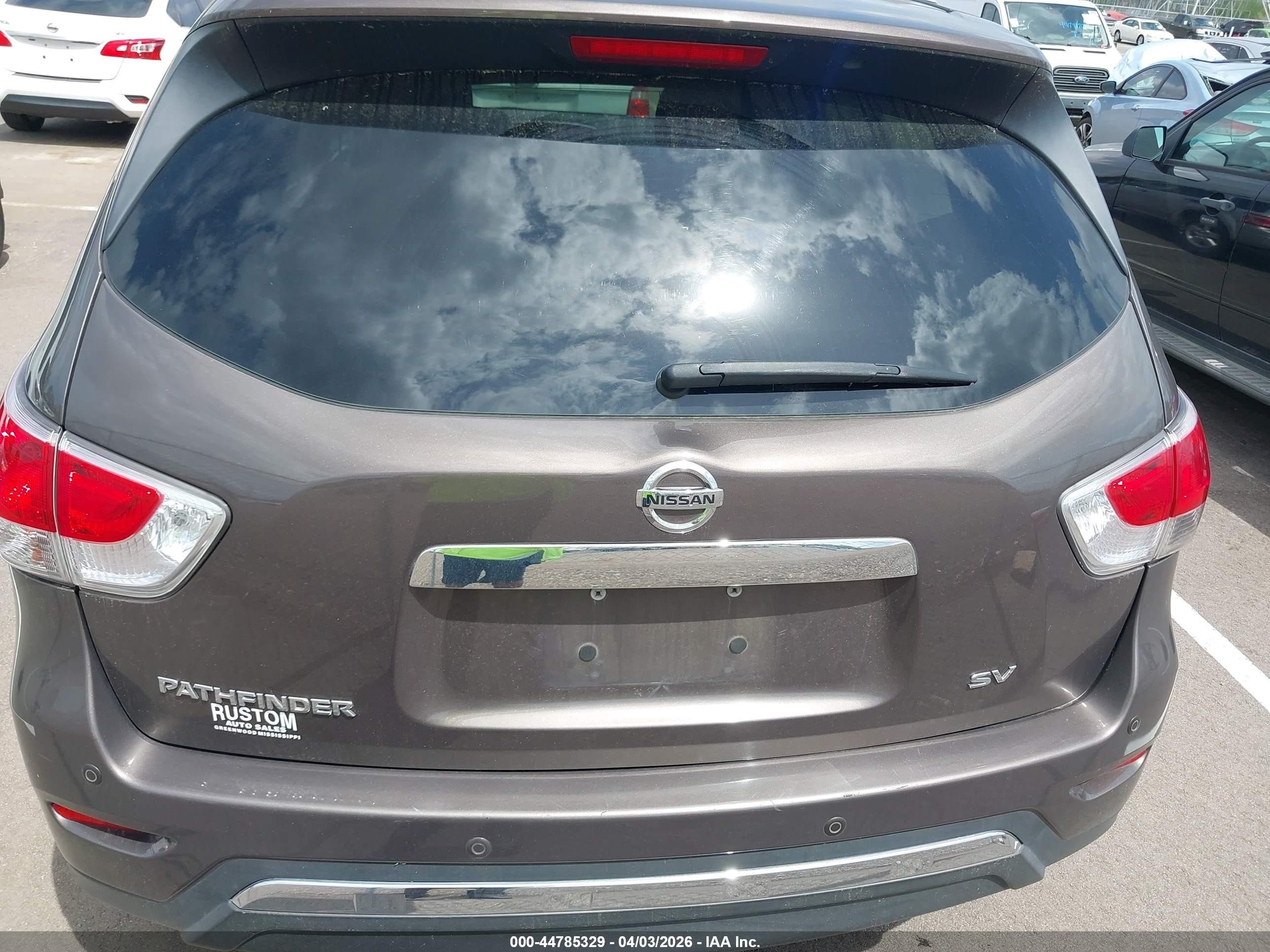 2015 Nissan Pathfinder Sv Brown vin: 5N1AR2MNXFC616805