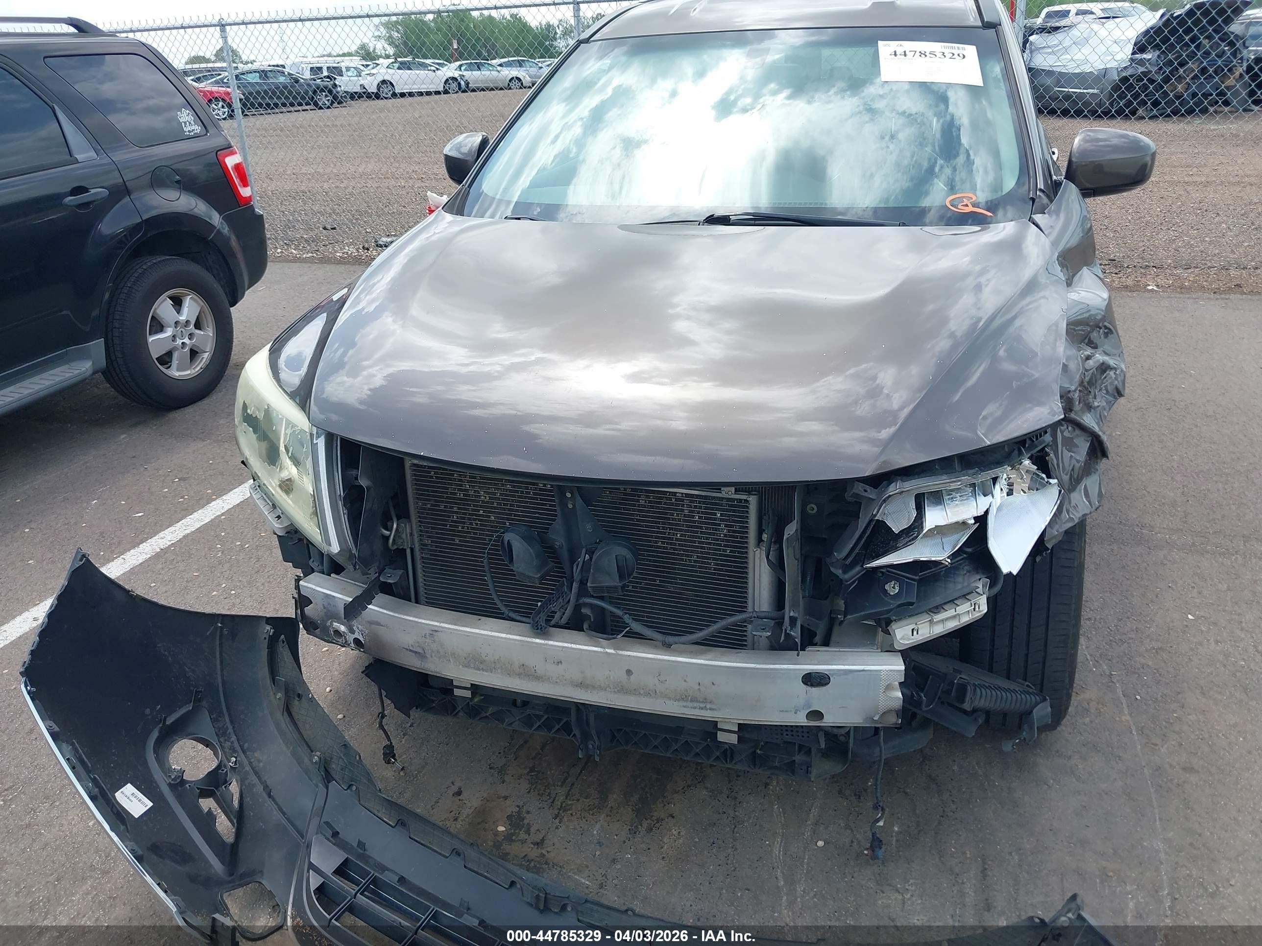2015 Nissan Pathfinder Sv Brown vin: 5N1AR2MNXFC616805