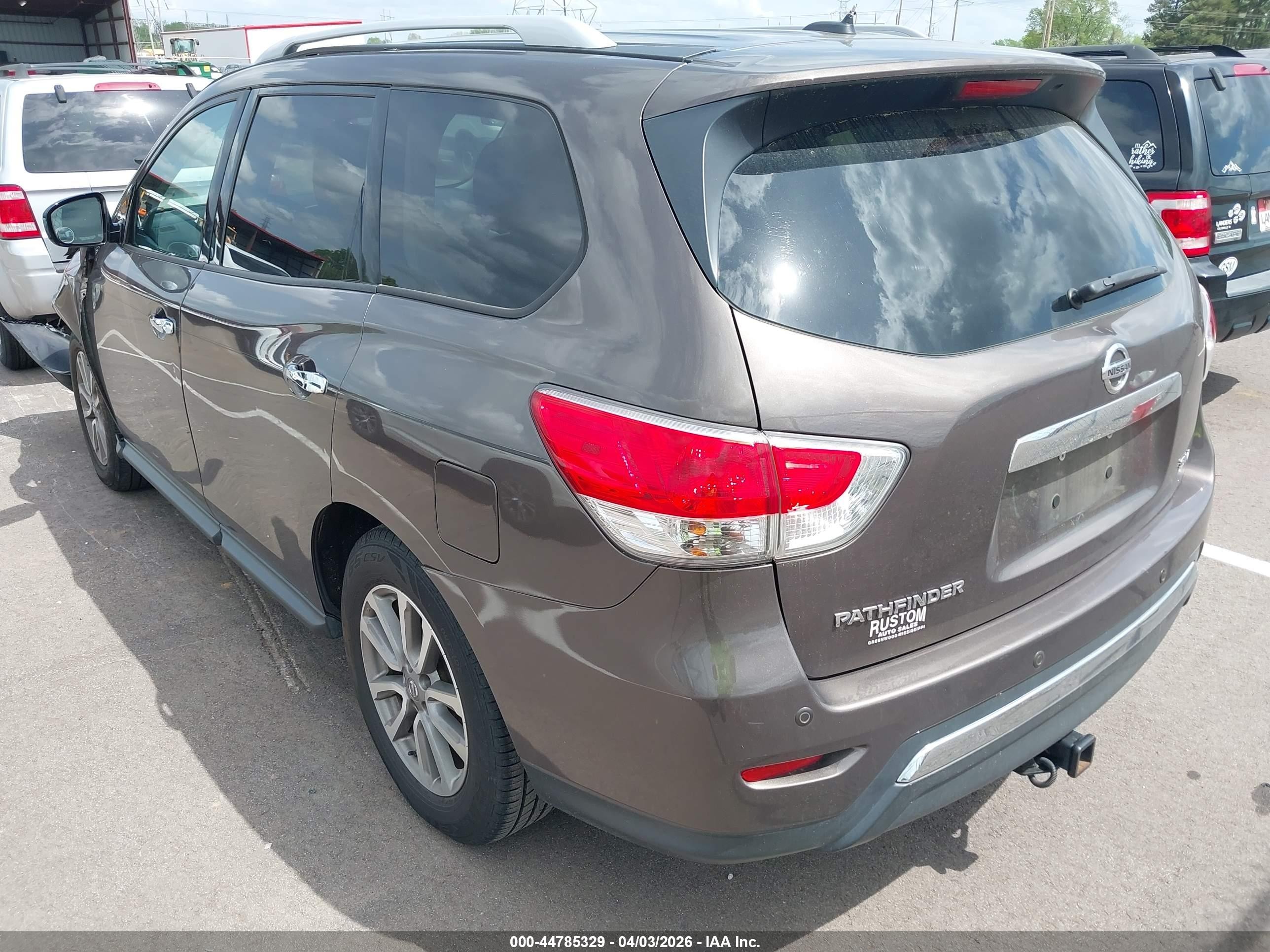 2015 Nissan Pathfinder Sv Brown vin: 5N1AR2MNXFC616805