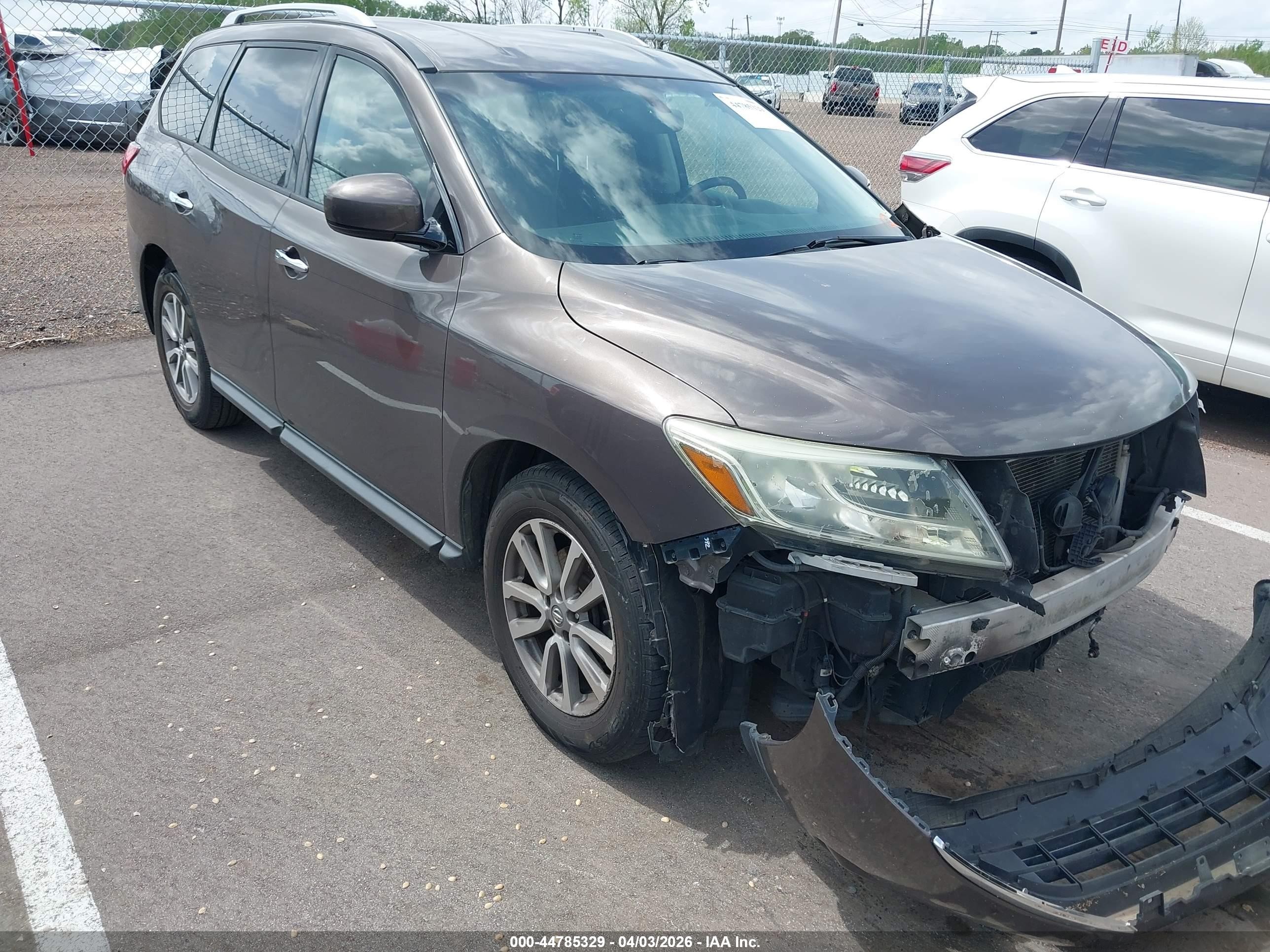 2015 Nissan Pathfinder Sv Brown vin: 5N1AR2MNXFC616805