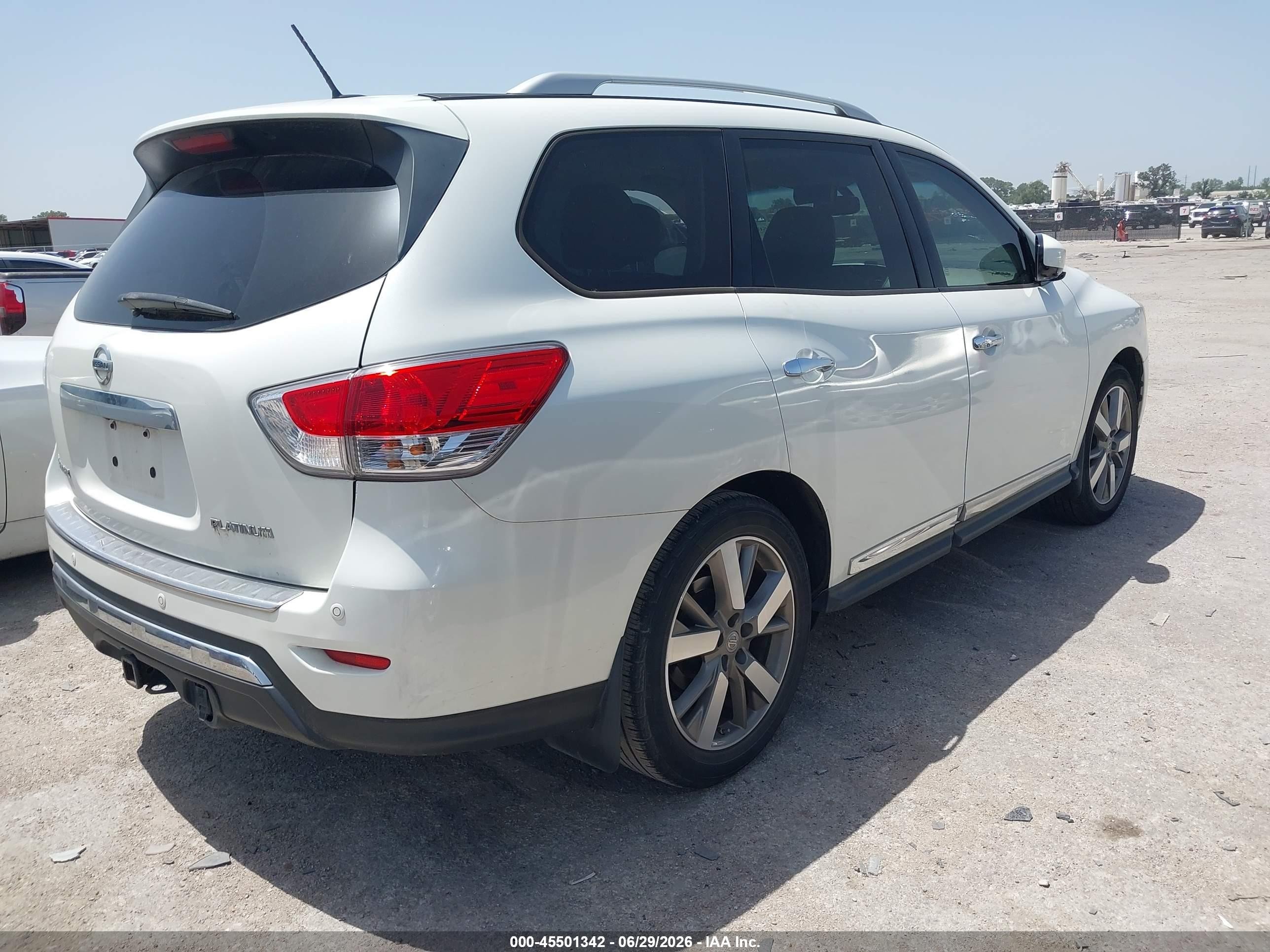 2015 Nissan Pathfinder Platinum Белый vin: 5N1AR2MNXFC634186