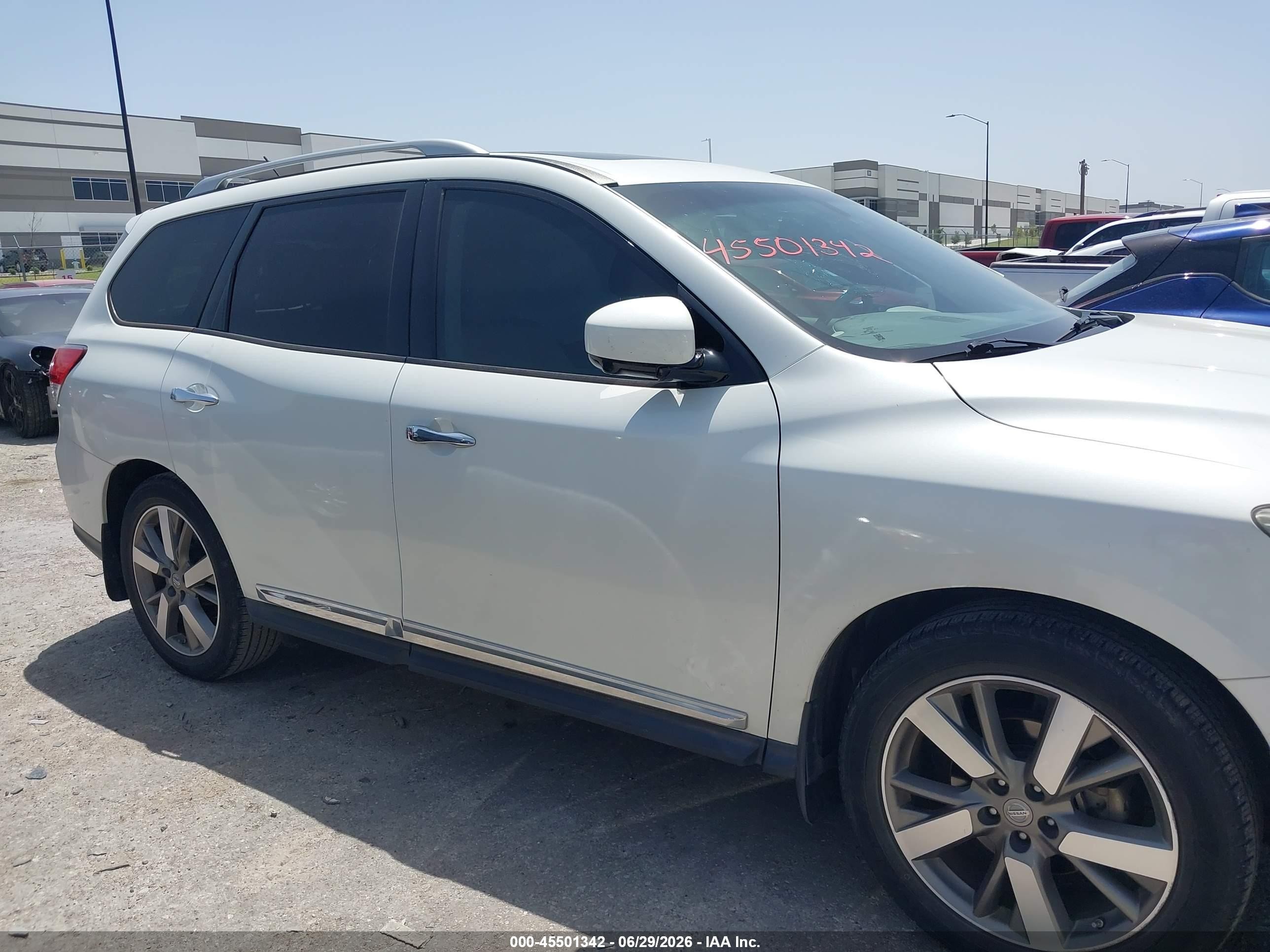 2015 Nissan Pathfinder Platinum Белый vin: 5N1AR2MNXFC634186