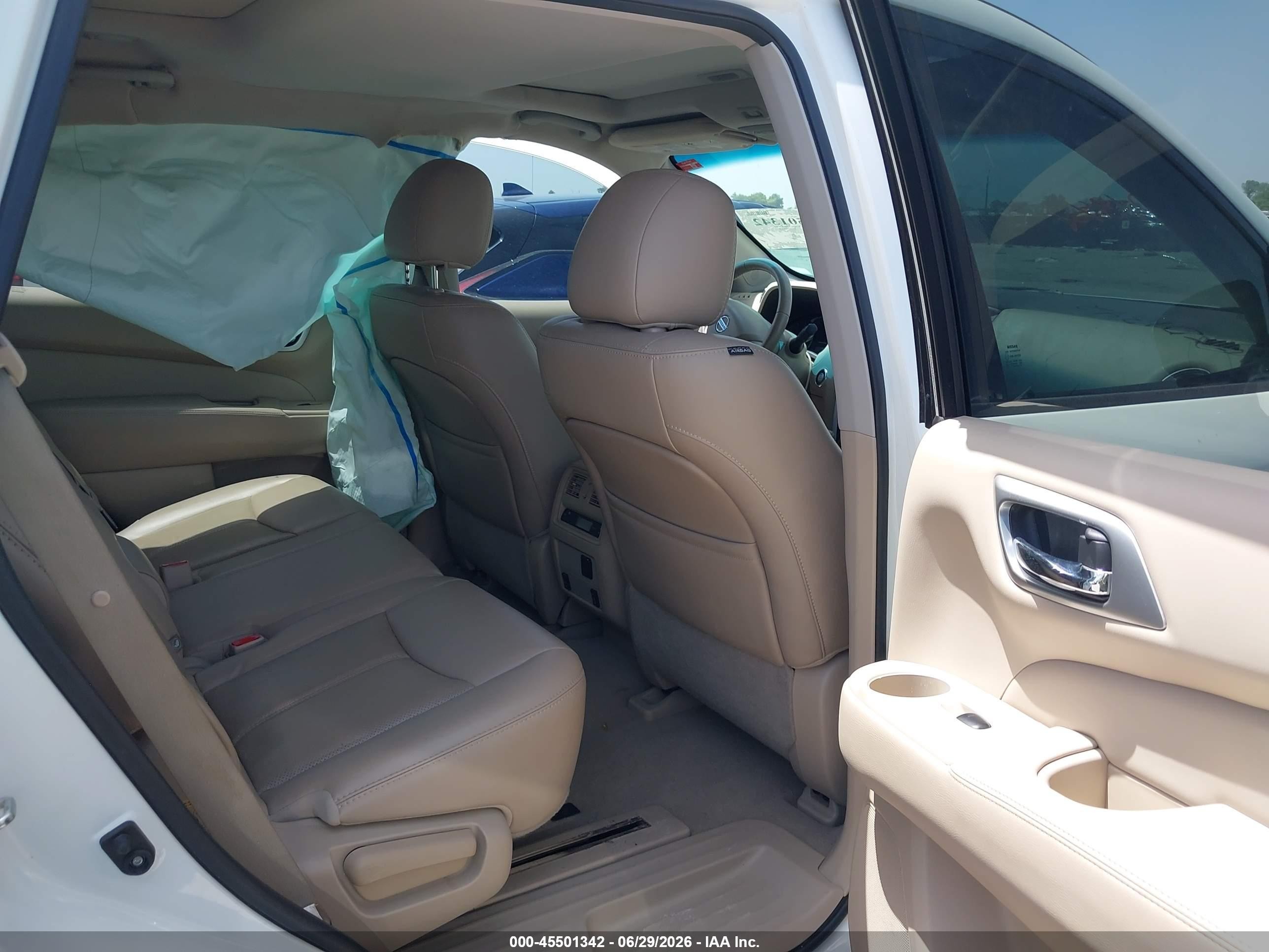 2015 Nissan Pathfinder Platinum Белый vin: 5N1AR2MNXFC634186