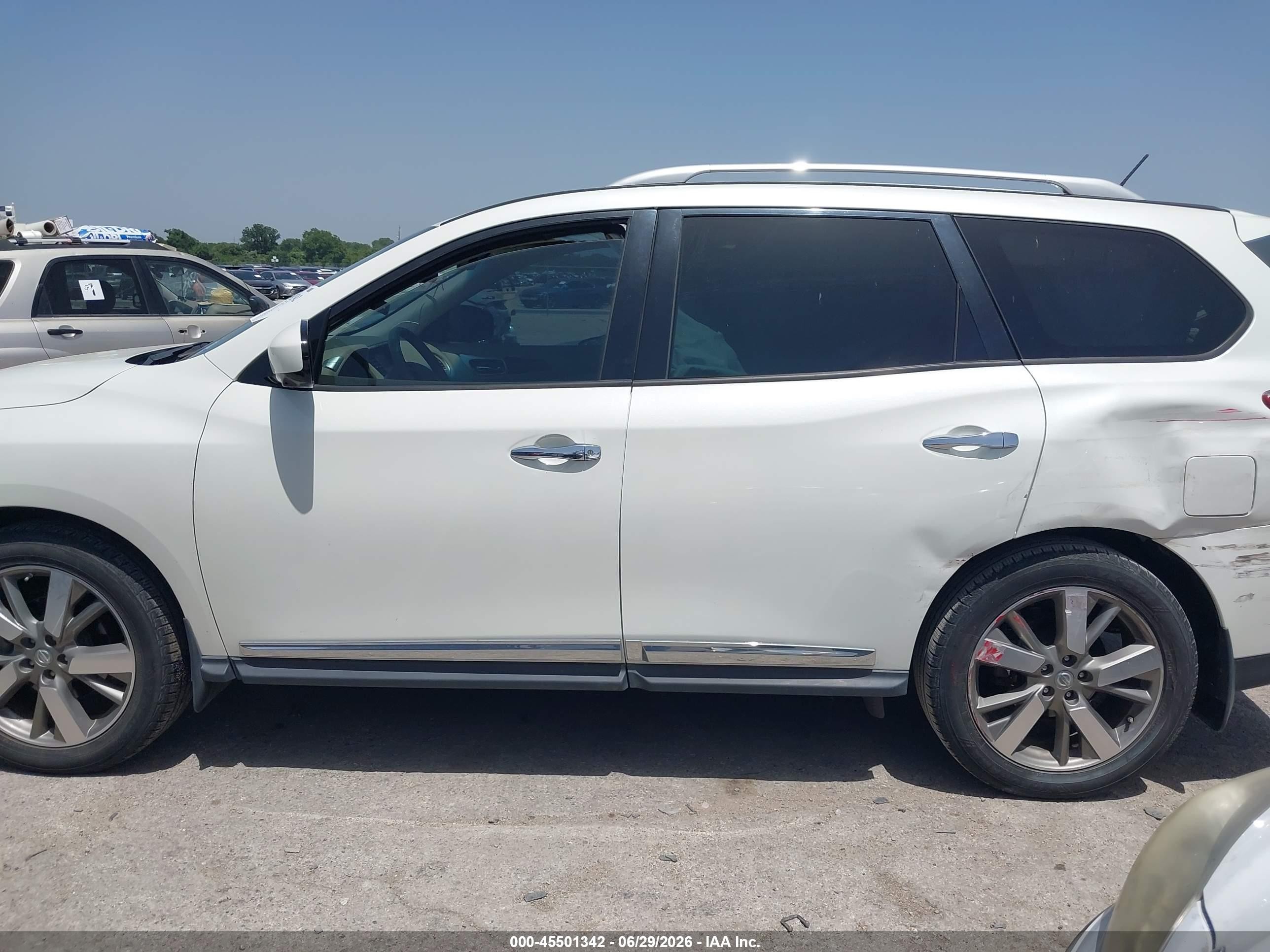 2015 Nissan Pathfinder Platinum Белый vin: 5N1AR2MNXFC634186