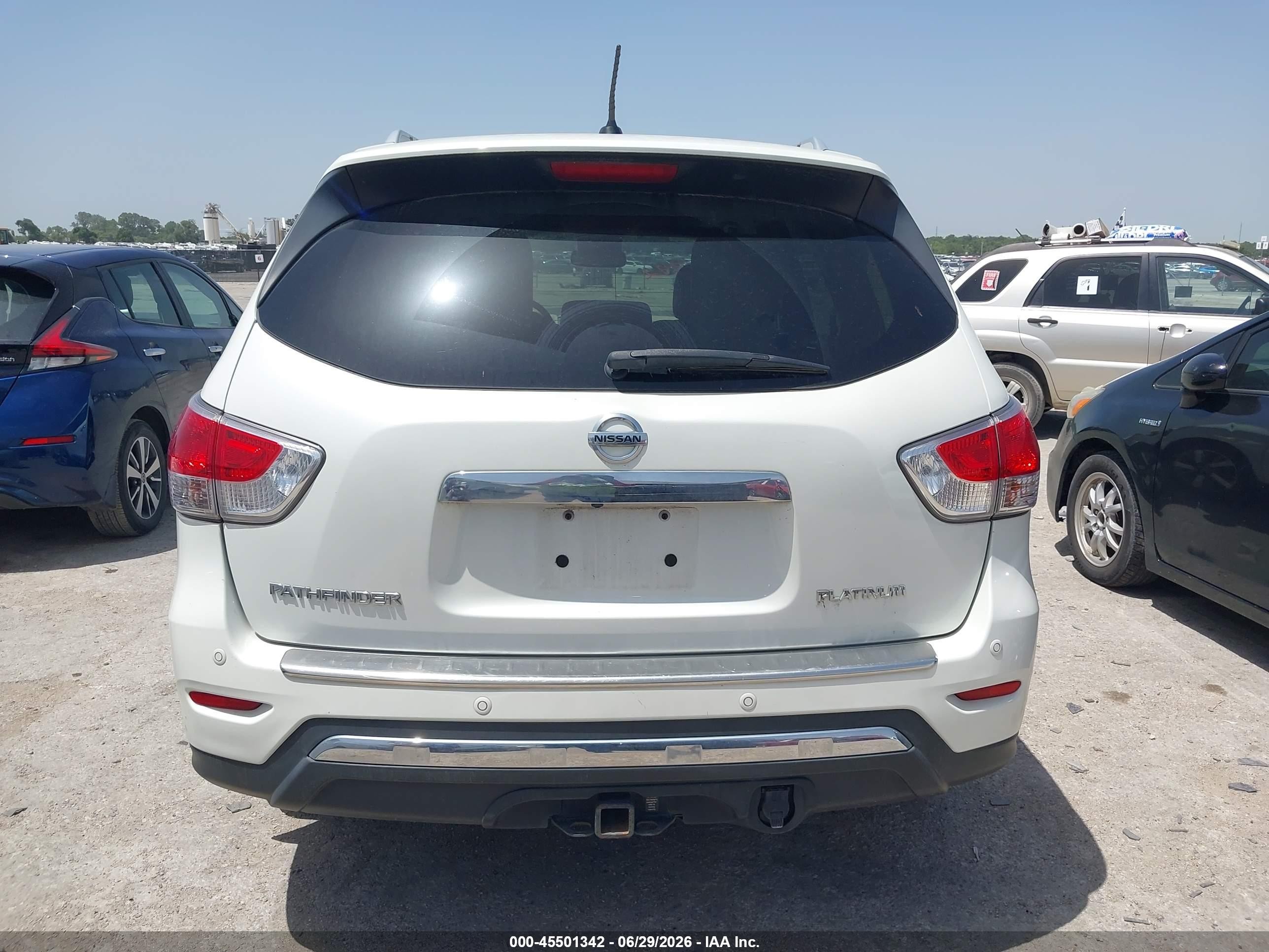 2015 Nissan Pathfinder Platinum Белый vin: 5N1AR2MNXFC634186