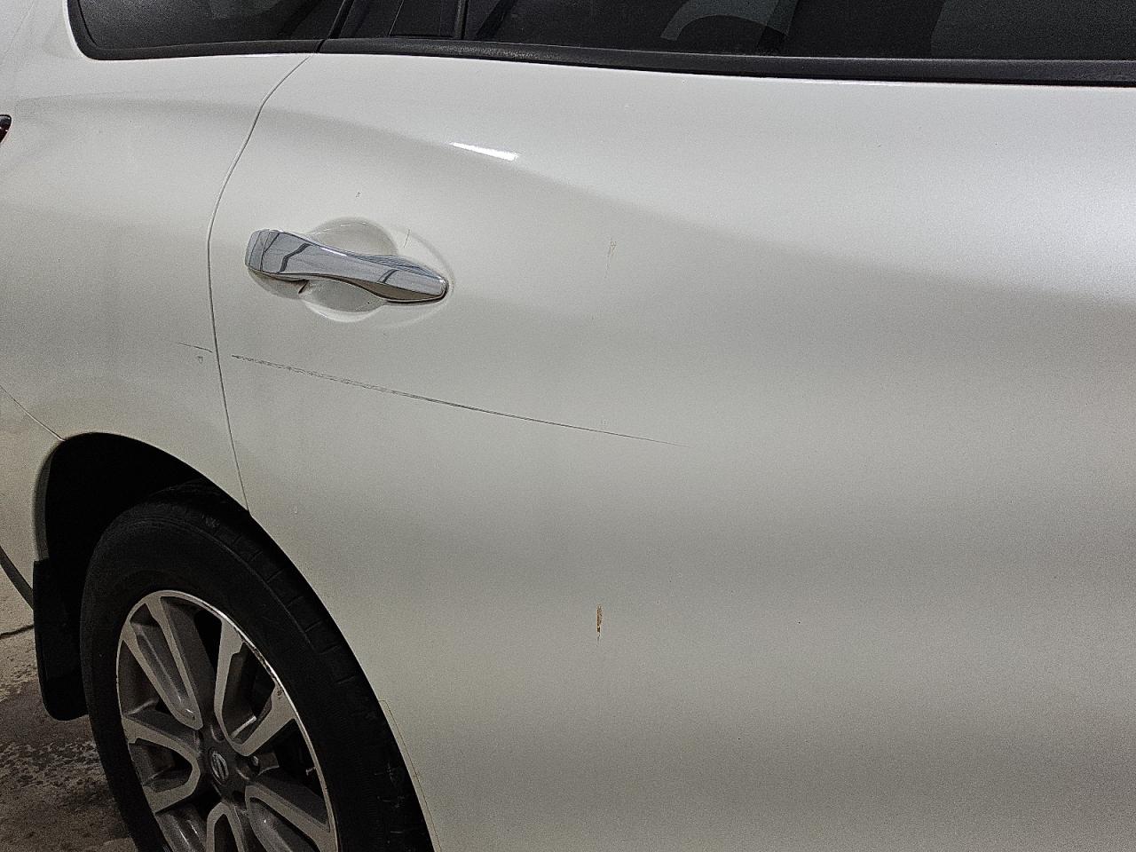 2015 Nissan Pathfinder S White vin: 5N1AR2MNXFC643003 Damage: Right Rear Door, Heavy Scratch, 1 To 2 Inches