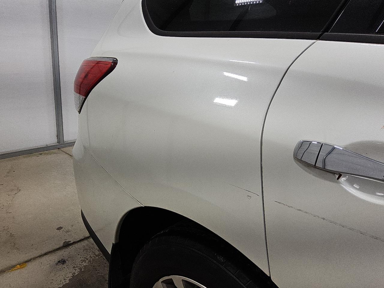 2015 Nissan Pathfinder S White vin: 5N1AR2MNXFC643003 Damage: Right Qtr Panel, Heavy Scratch, 1 To 2 Inches