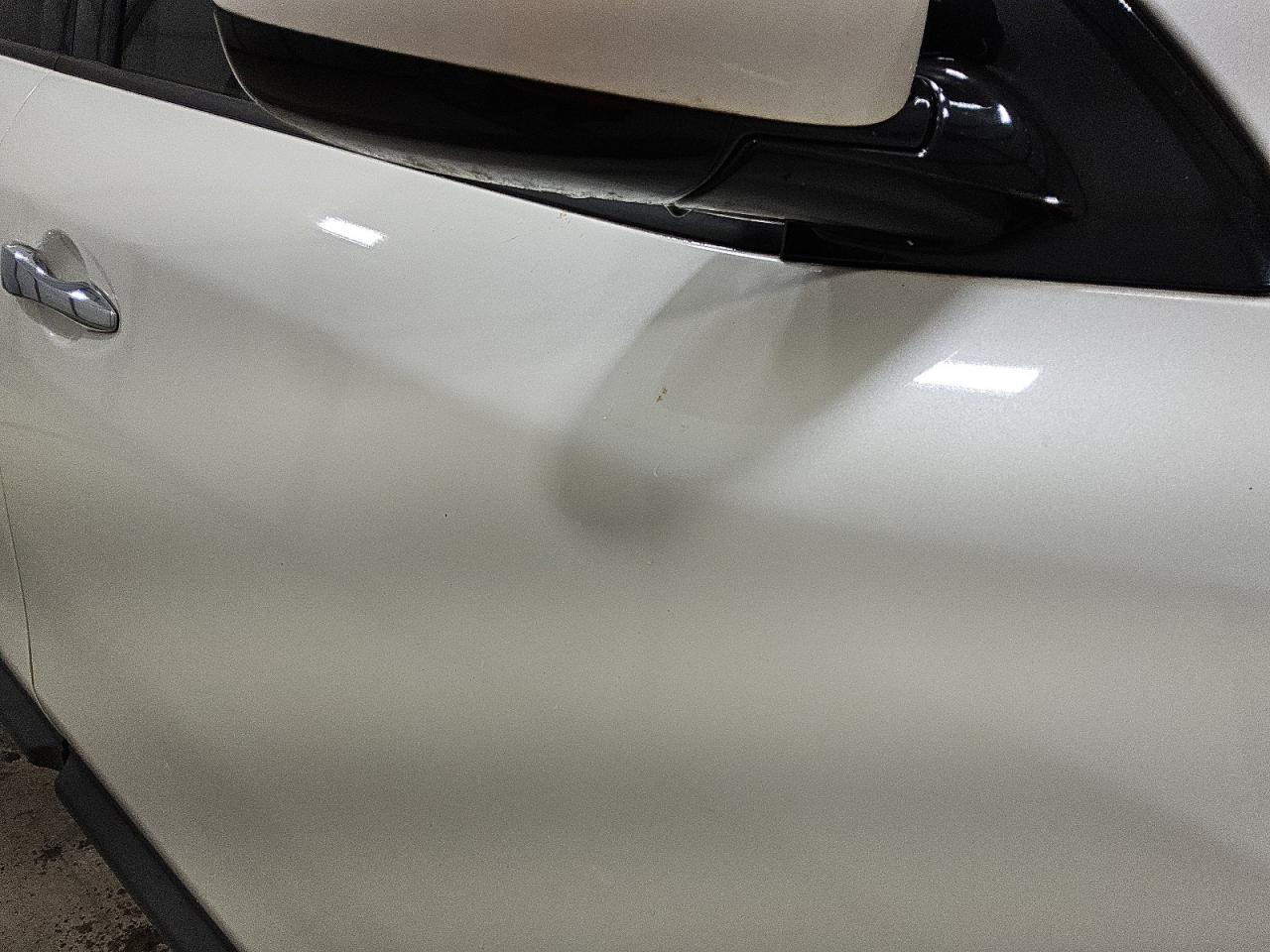 2015 Nissan Pathfinder S White vin: 5N1AR2MNXFC643003 Damage: Right Front Door, Heavy Scratch, 1 To 2 Inches