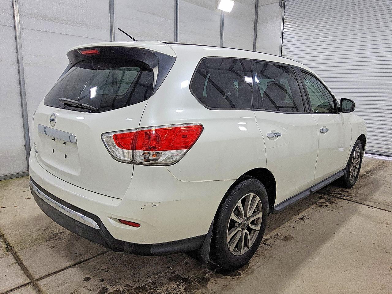 2015 Nissan Pathfinder S White vin: 5N1AR2MNXFC643003