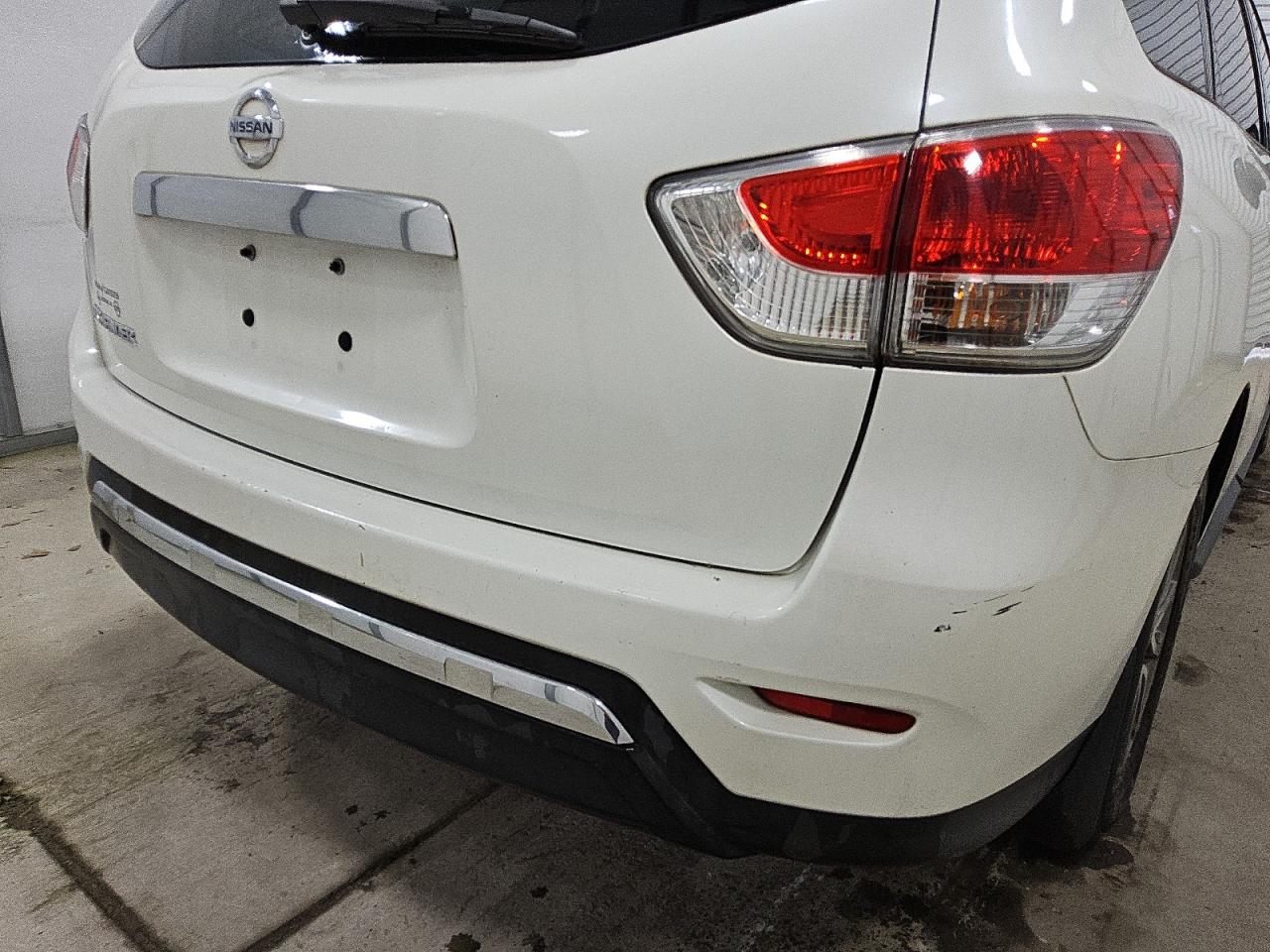 2015 Nissan Pathfinder S White vin: 5N1AR2MNXFC643003 Damage: Rear Bumper, Heavy Scratch, 4 To 5 Inches