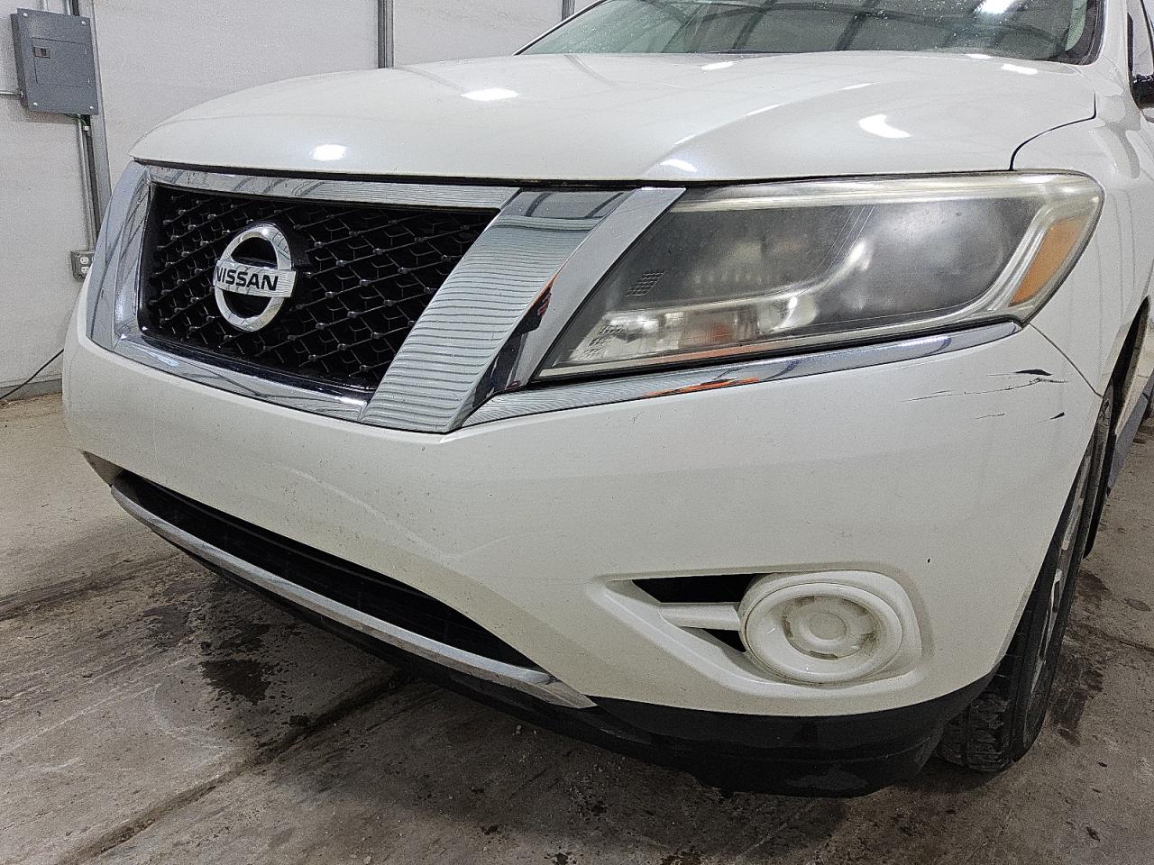 2015 Nissan Pathfinder S White vin: 5N1AR2MNXFC643003 Damage: Front Bumper, Heavy Scratch, 1 To 2 Inches