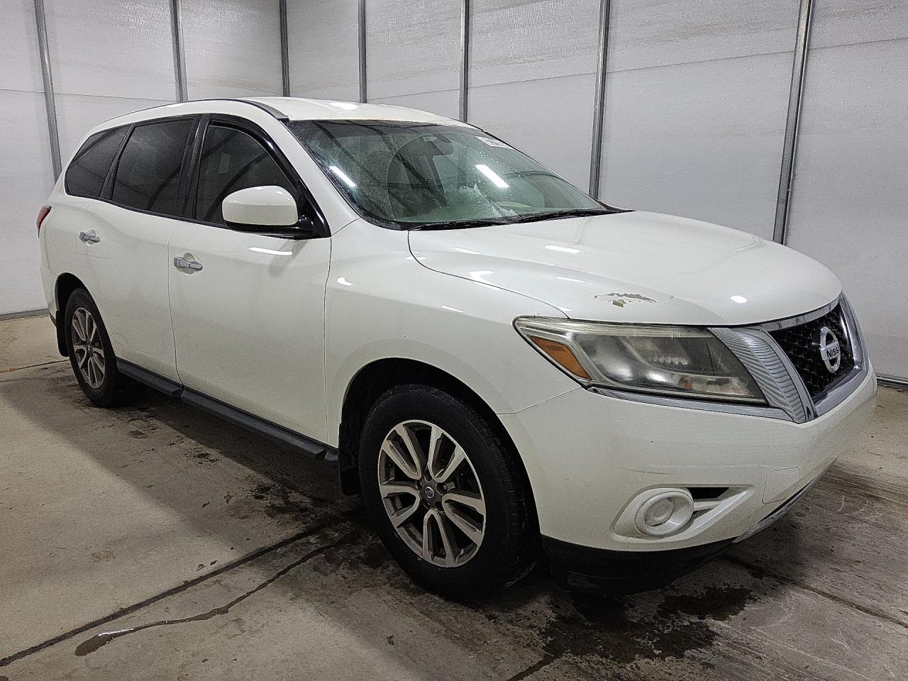 2015 Nissan Pathfinder S White vin: 5N1AR2MNXFC643003 Damage: Right Front Tire, Worn, Replacement Required
