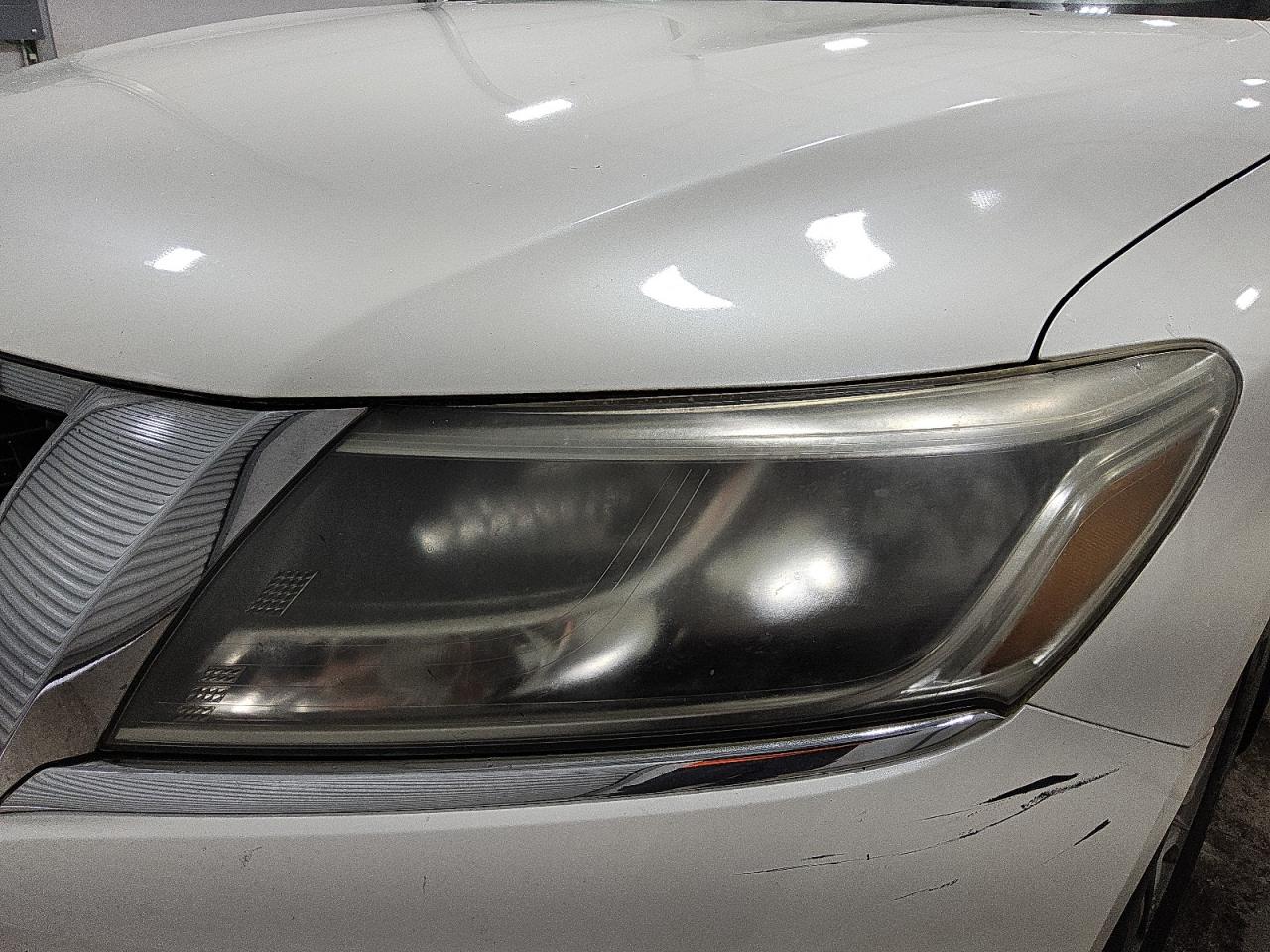 2015 Nissan Pathfinder S White vin: 5N1AR2MNXFC643003 Damage: Left Head Lamp, Faded, Repair Required