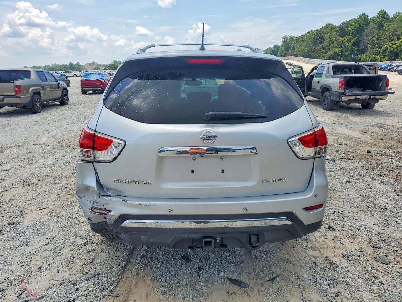 2015 Nissan Pathfinder S Silver vin: 5N1AR2MNXFC675501