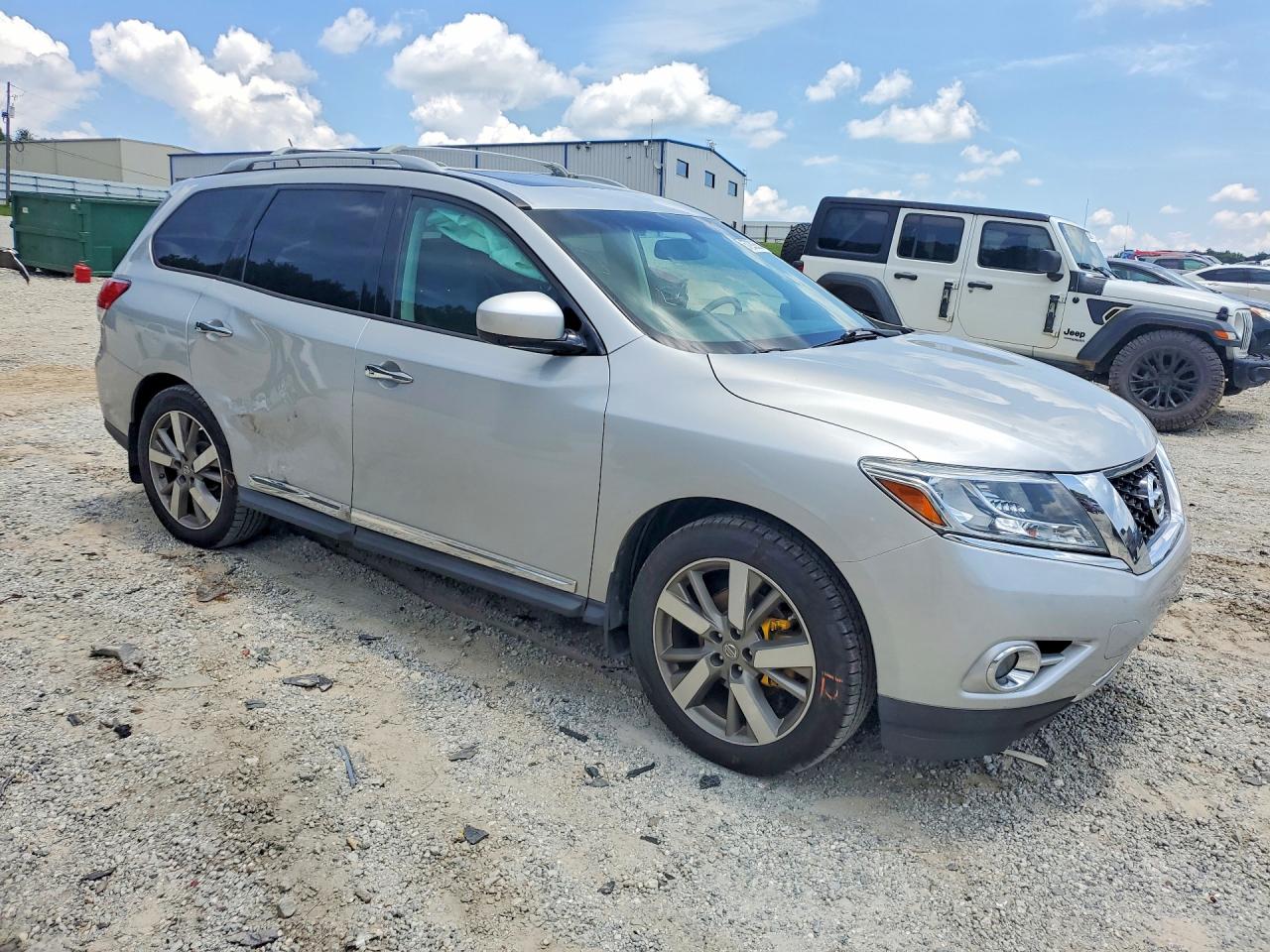 2015 Nissan Pathfinder S Silver vin: 5N1AR2MNXFC675501
