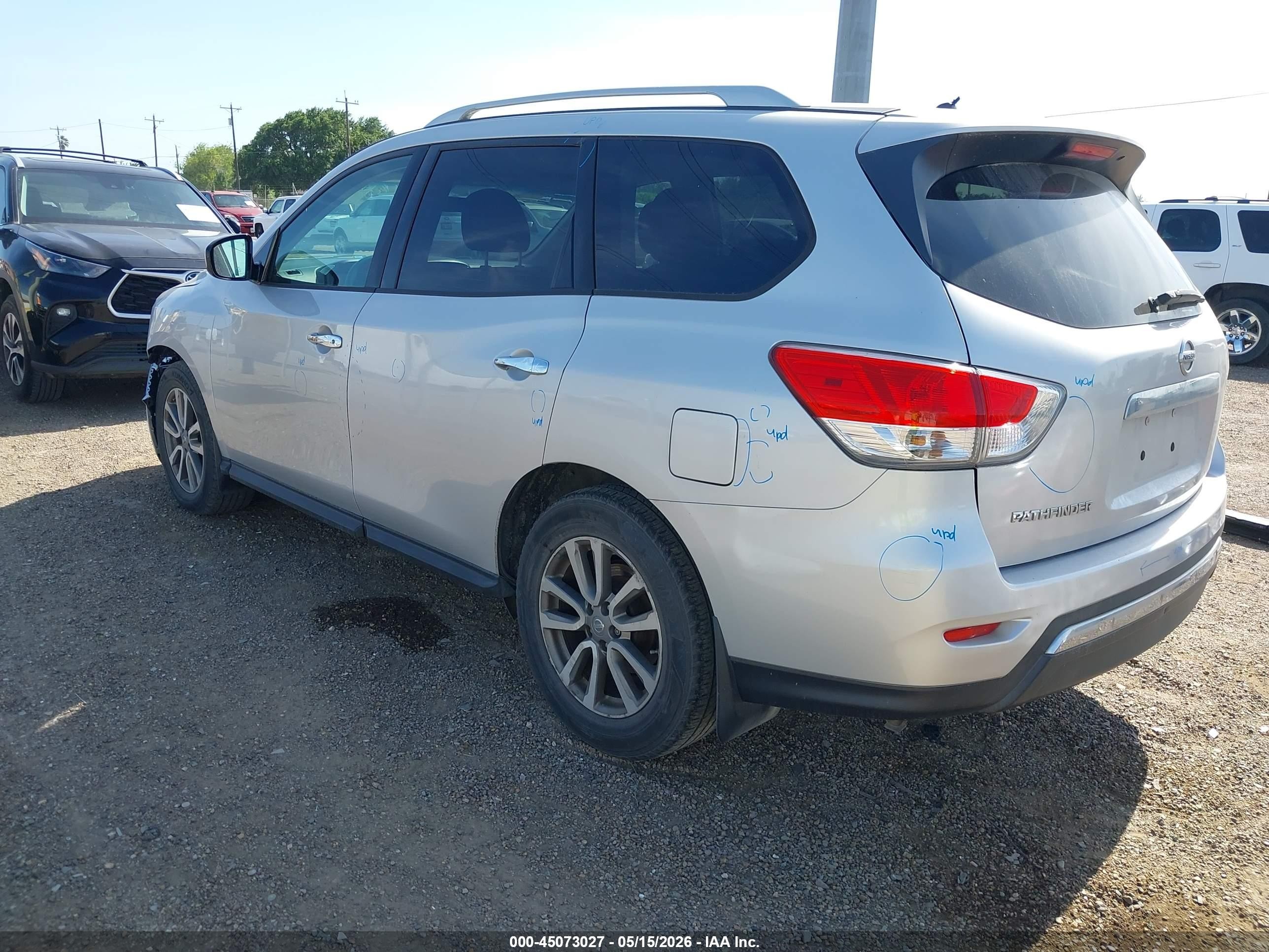 2015 Nissan Pathfinder S Silver vin: 5N1AR2MNXFC681699