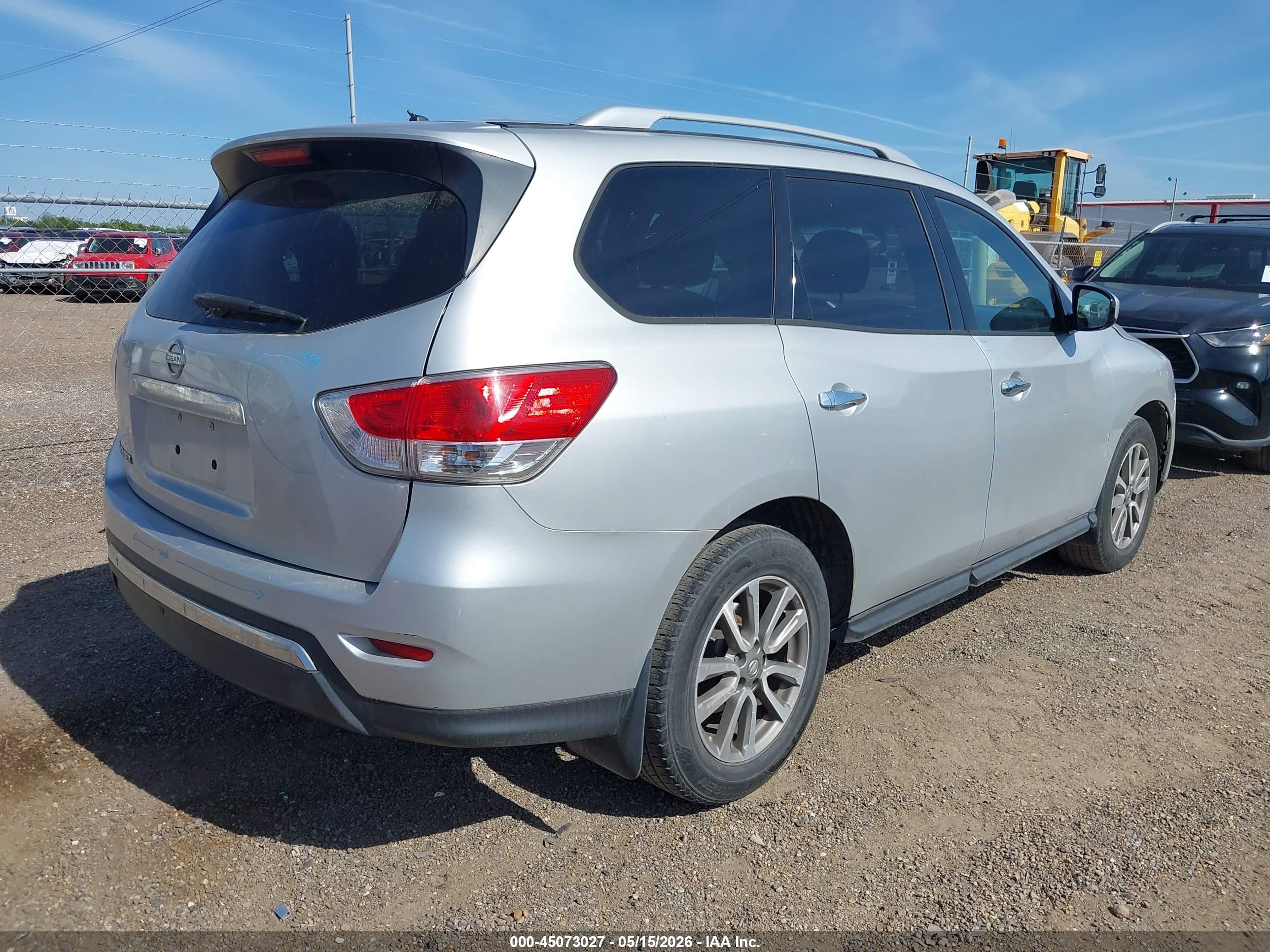 2015 Nissan Pathfinder S Silver vin: 5N1AR2MNXFC681699