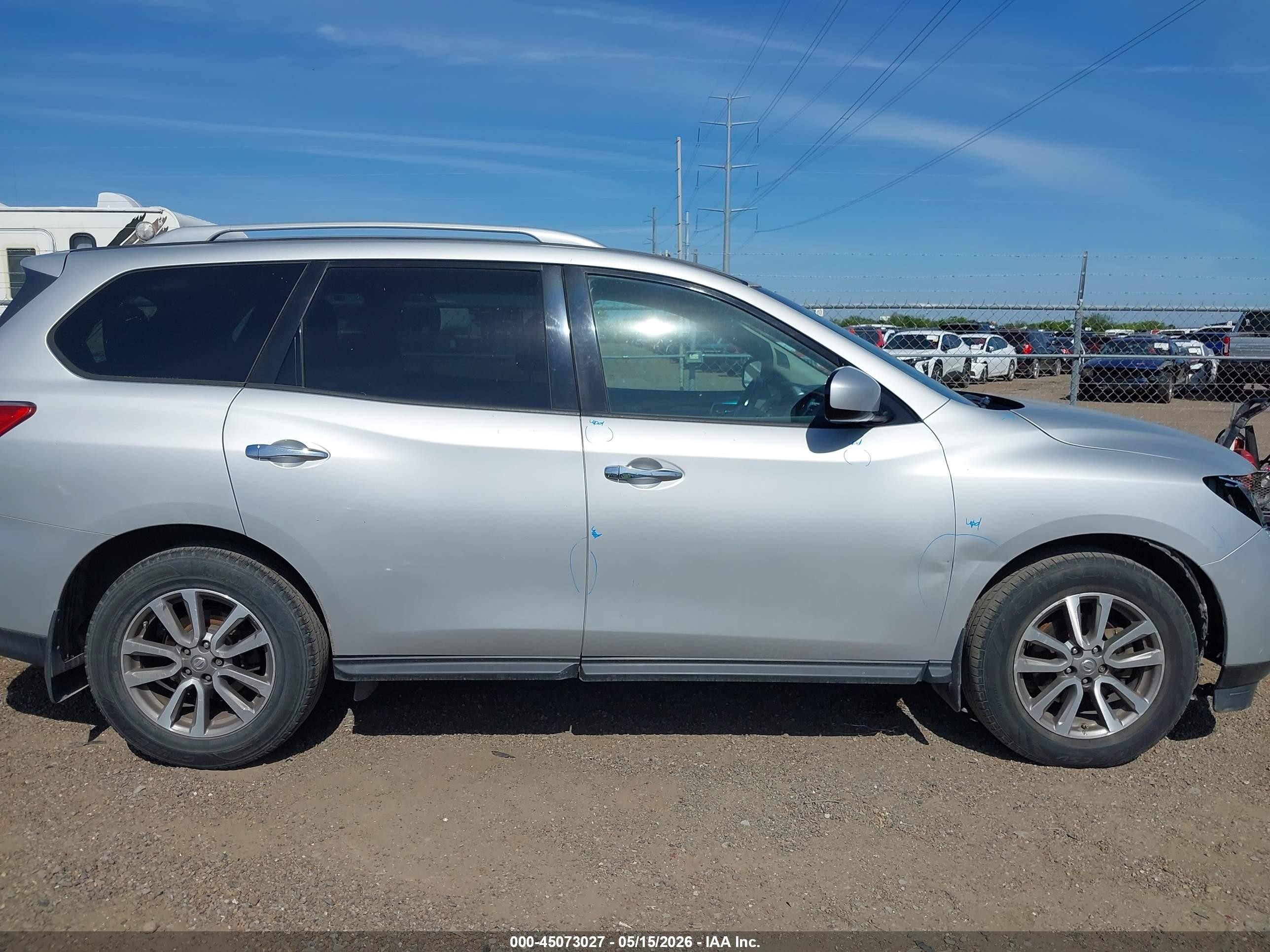 2015 Nissan Pathfinder S Silver vin: 5N1AR2MNXFC681699