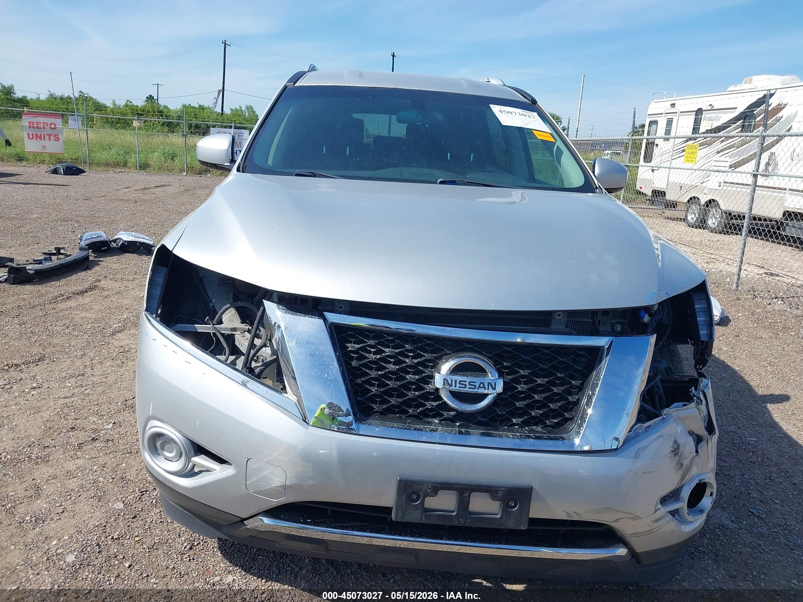 2015 Nissan Pathfinder S Silver vin: 5N1AR2MNXFC681699