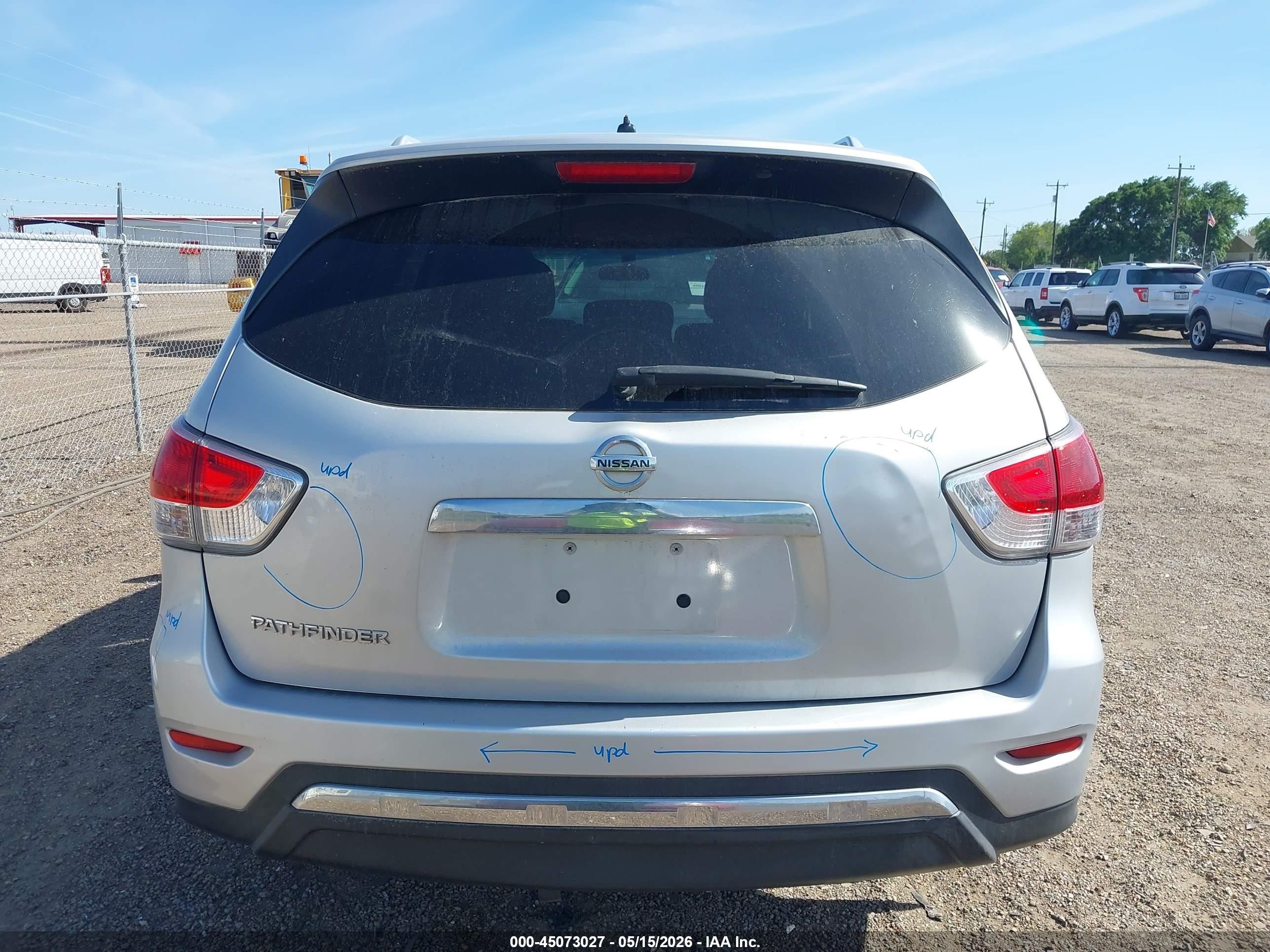 2015 Nissan Pathfinder S Silver vin: 5N1AR2MNXFC681699