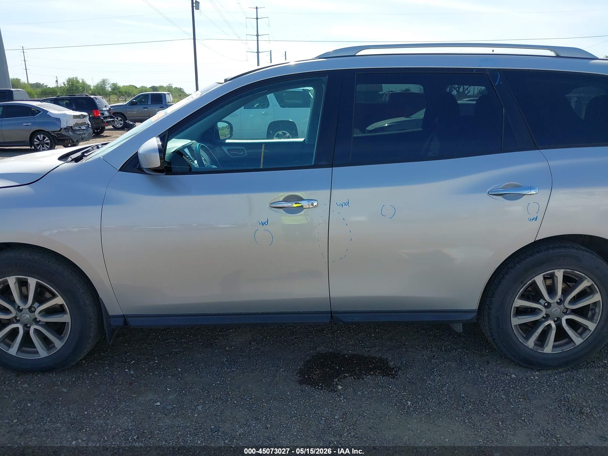 2015 Nissan Pathfinder S Silver vin: 5N1AR2MNXFC681699