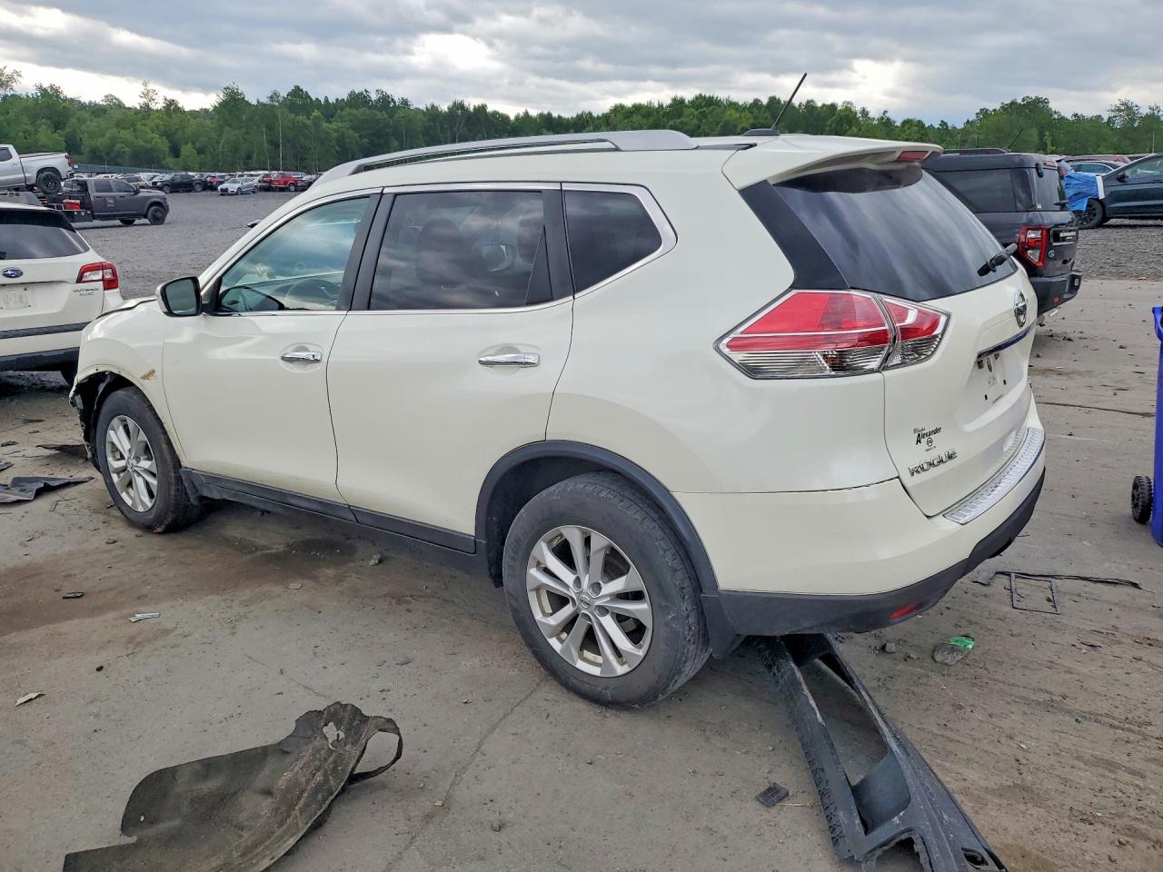 2015 Nissan Rogue Sv White vin: 5N1AT2MK0FC765750