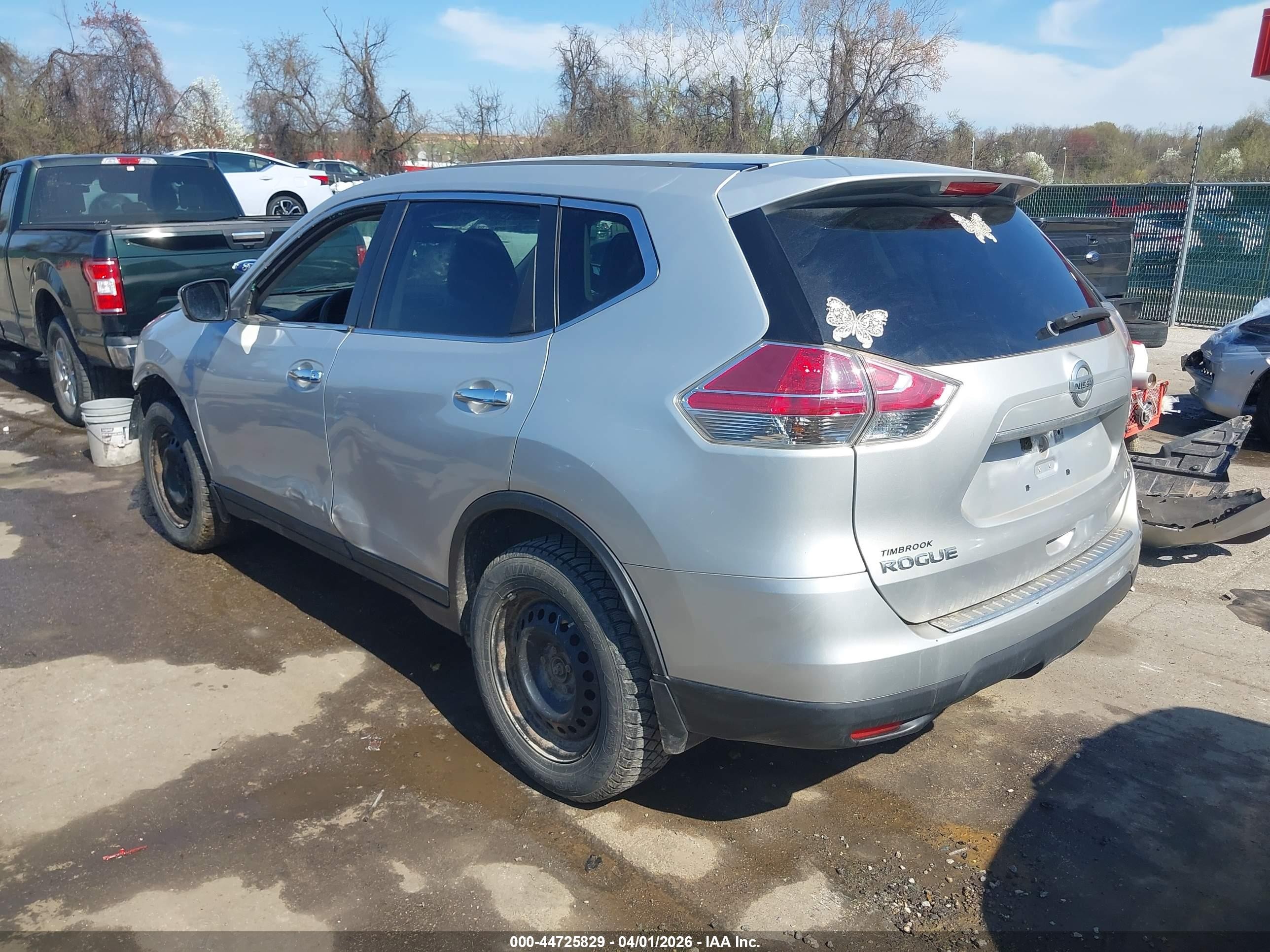2015 Nissan Rogue S Silver vin: 5N1AT2MK1FC765420
