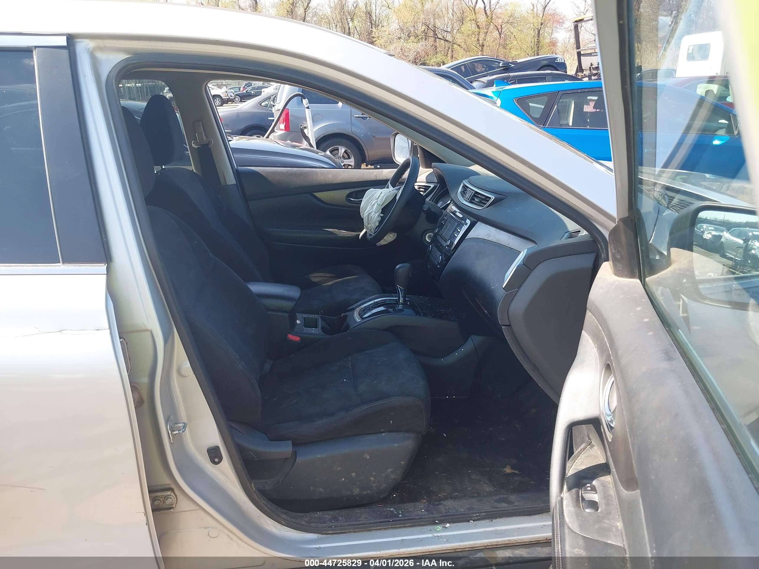 2015 Nissan Rogue S Silver vin: 5N1AT2MK1FC765420