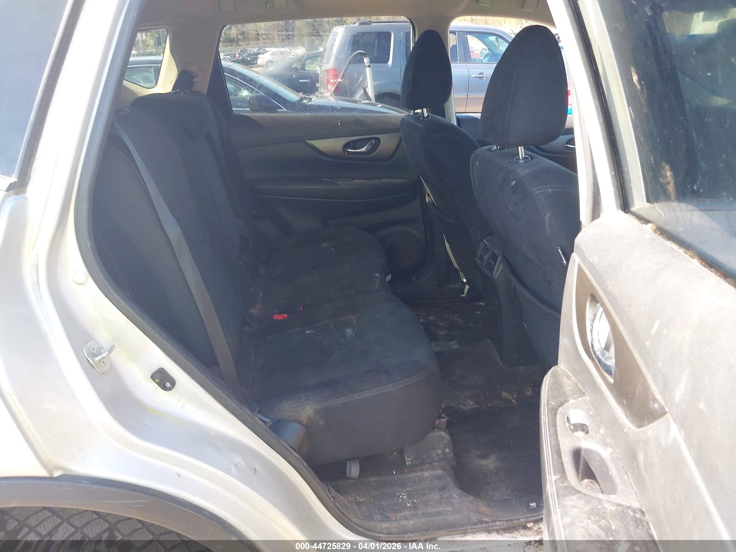 2015 Nissan Rogue S Silver vin: 5N1AT2MK1FC765420
