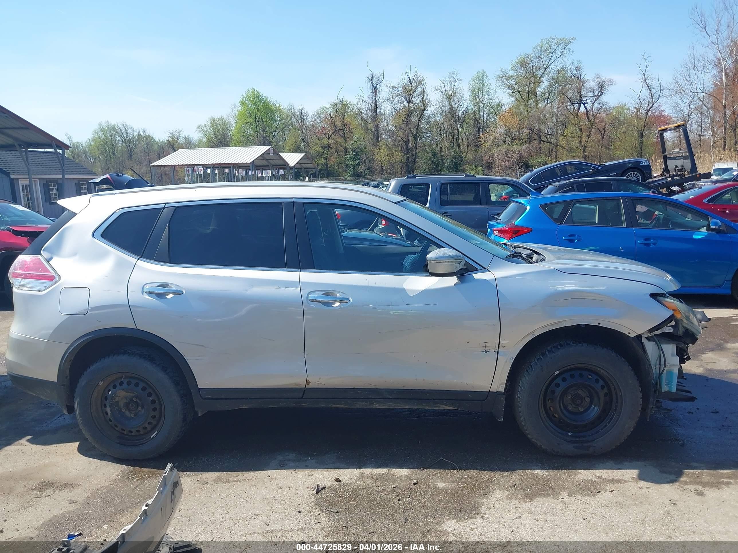 2015 Nissan Rogue S Silver vin: 5N1AT2MK1FC765420