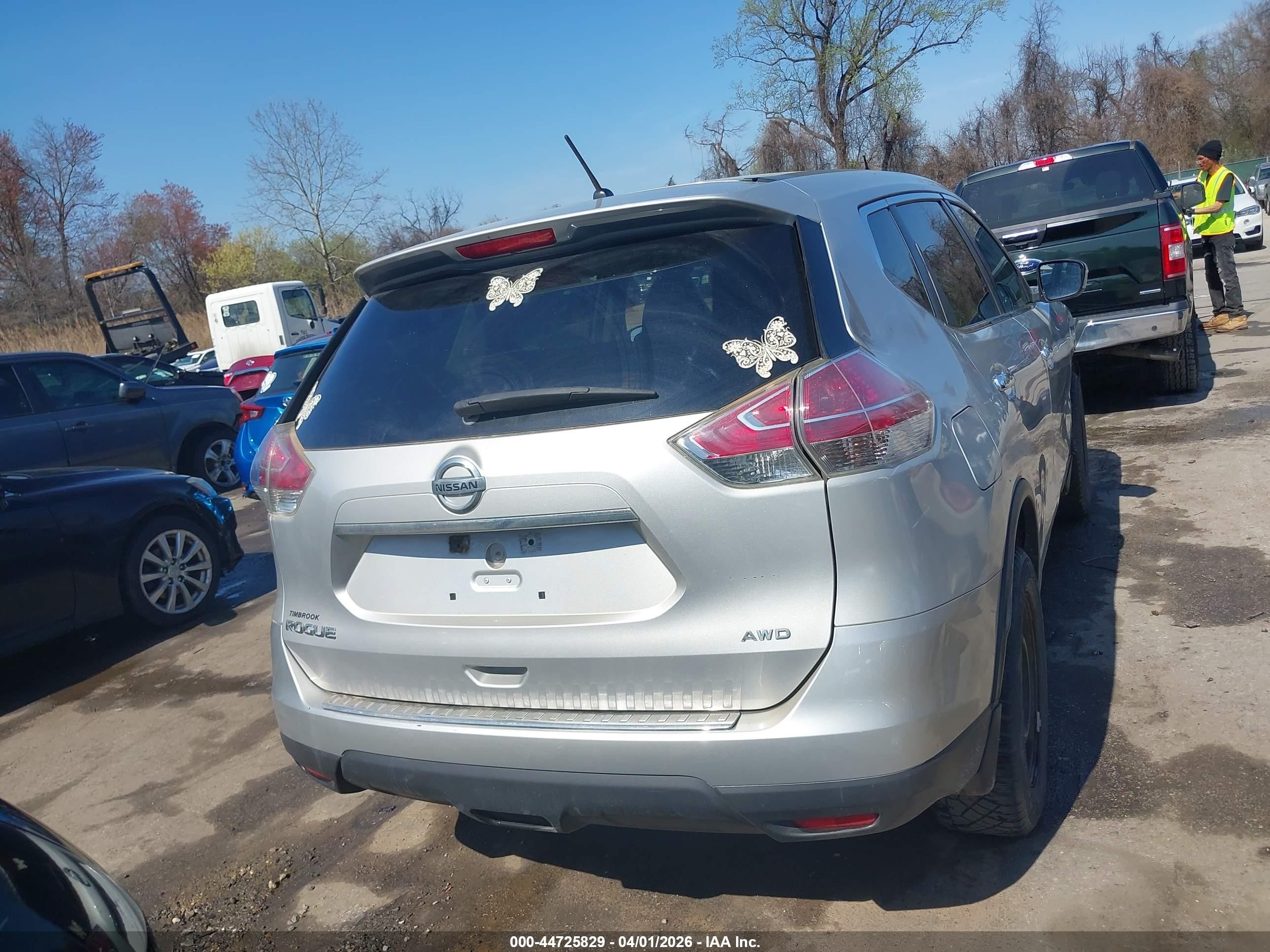 2015 Nissan Rogue S Silver vin: 5N1AT2MK1FC765420