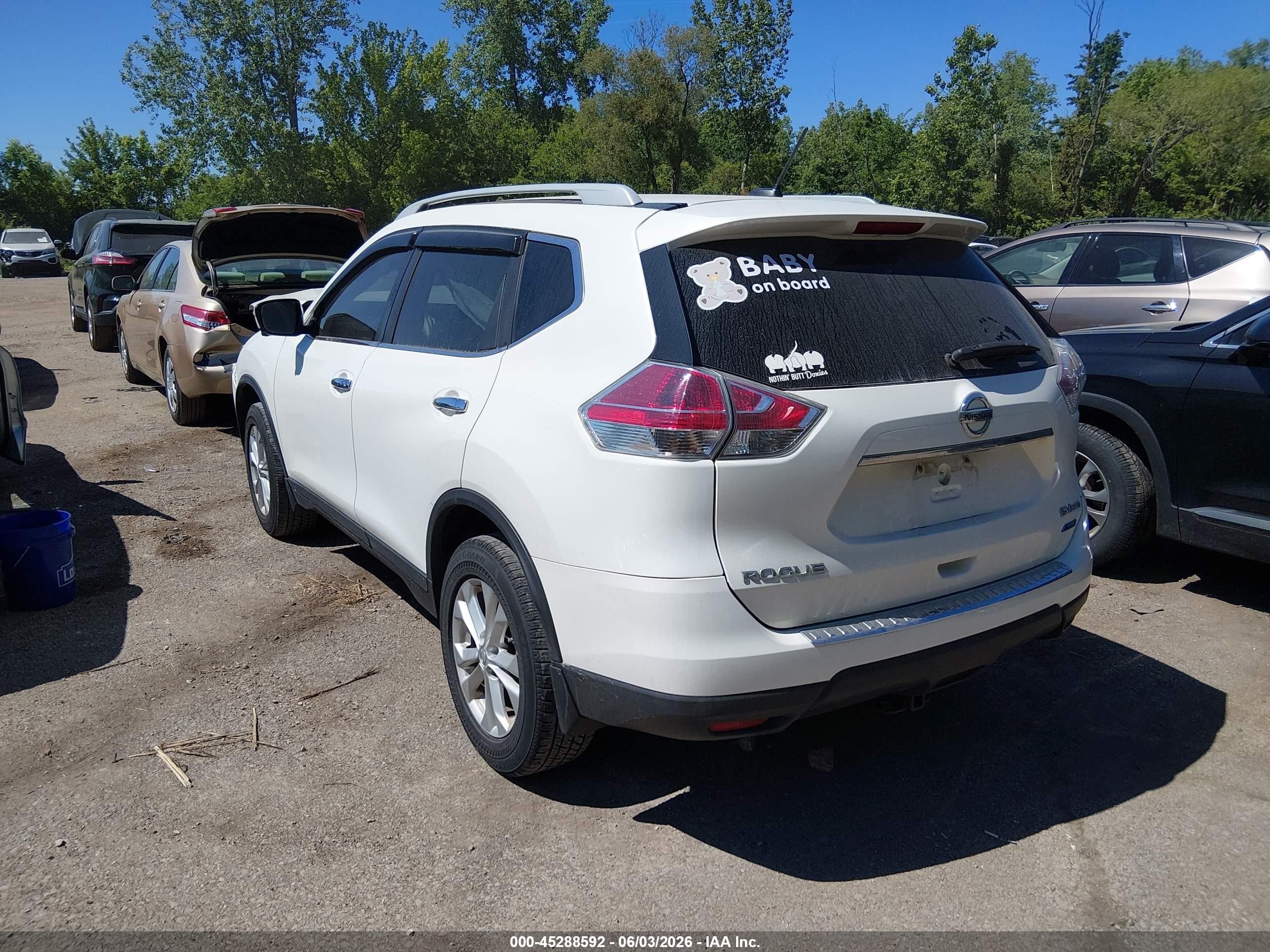 2014 Nissan Rogue Sv Белый vin: 5N1AT2MK4EC813152