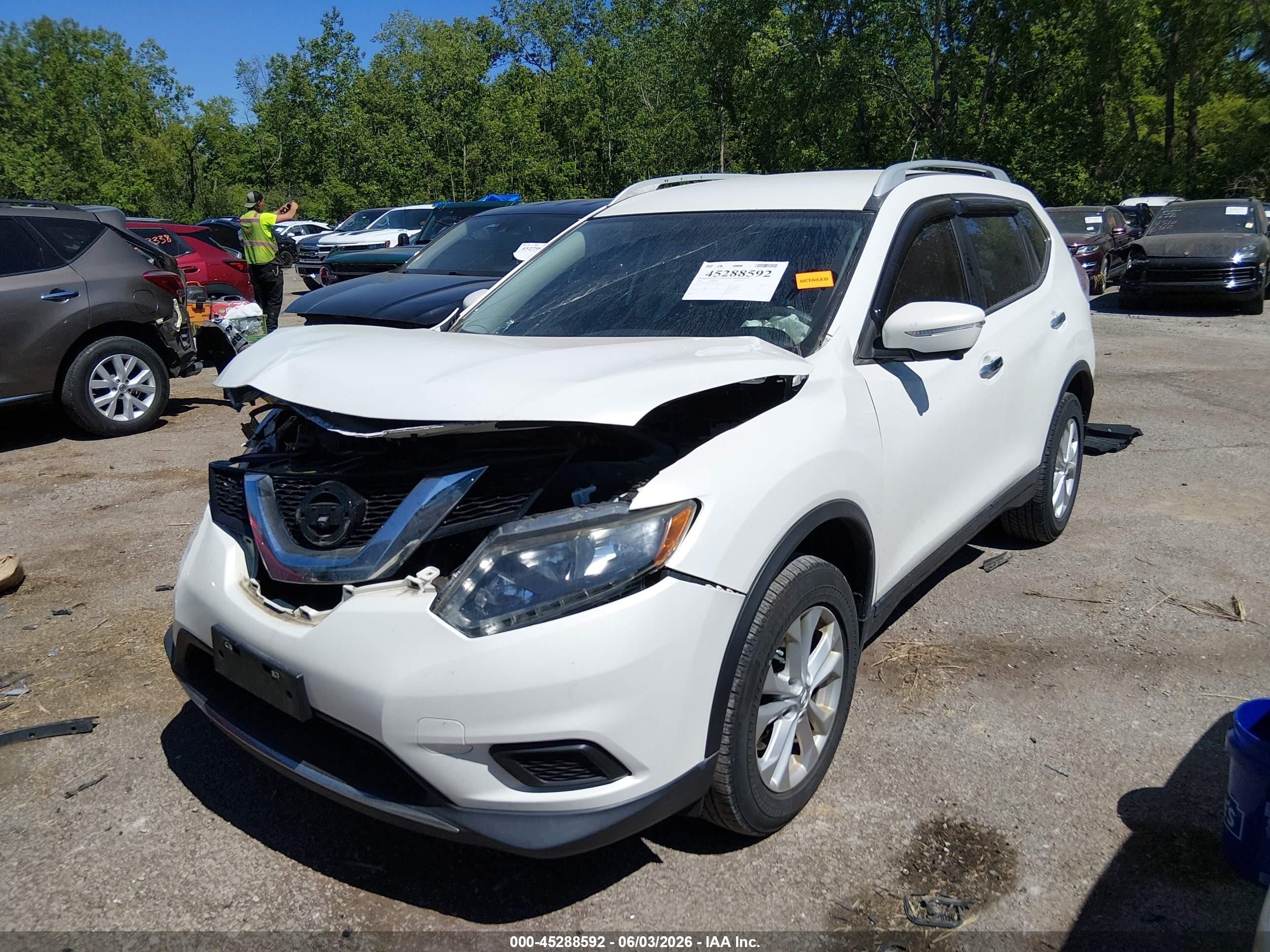 2014 Nissan Rogue Sv Белый vin: 5N1AT2MK4EC813152