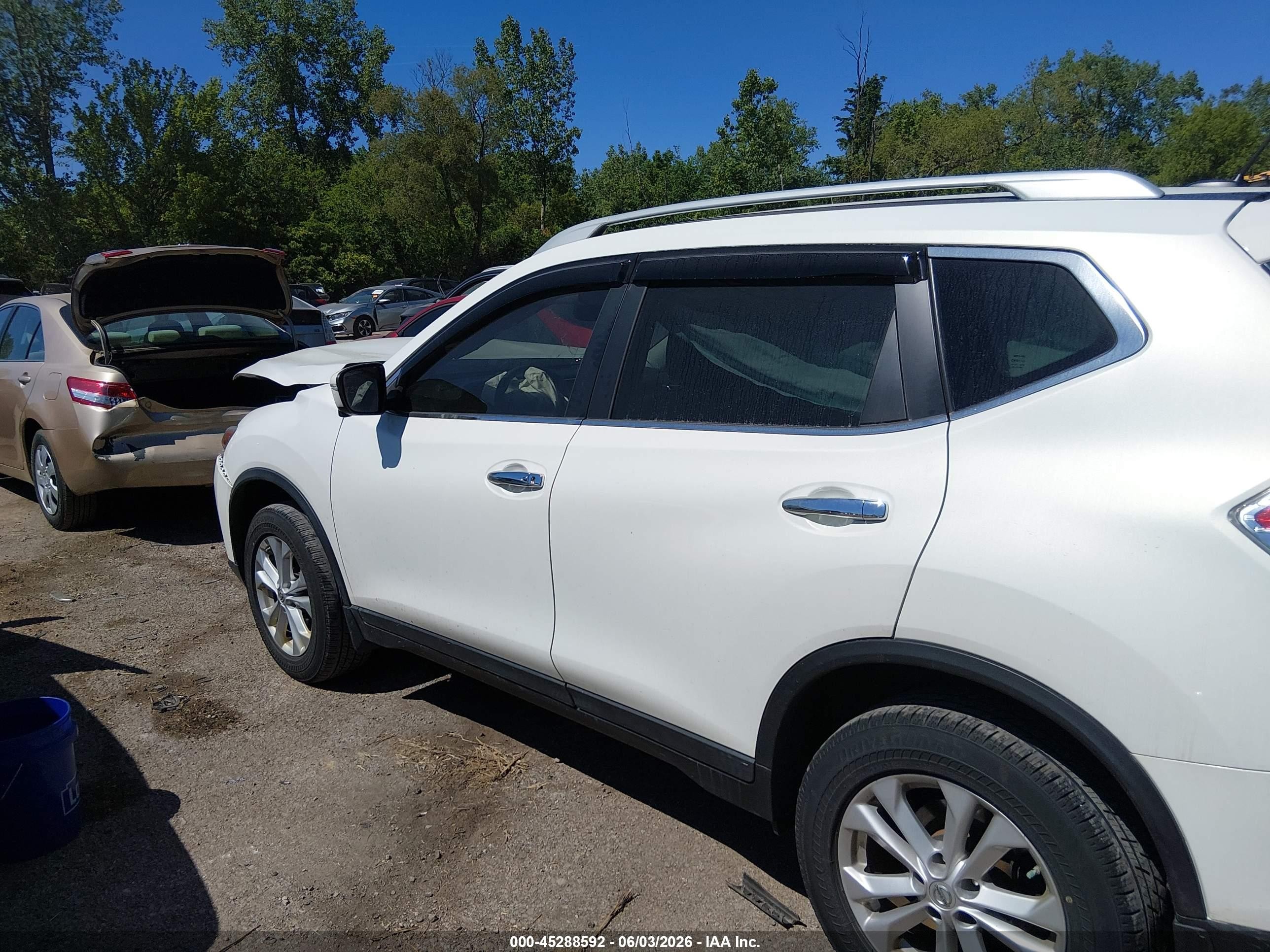 2014 Nissan Rogue Sv Белый vin: 5N1AT2MK4EC813152