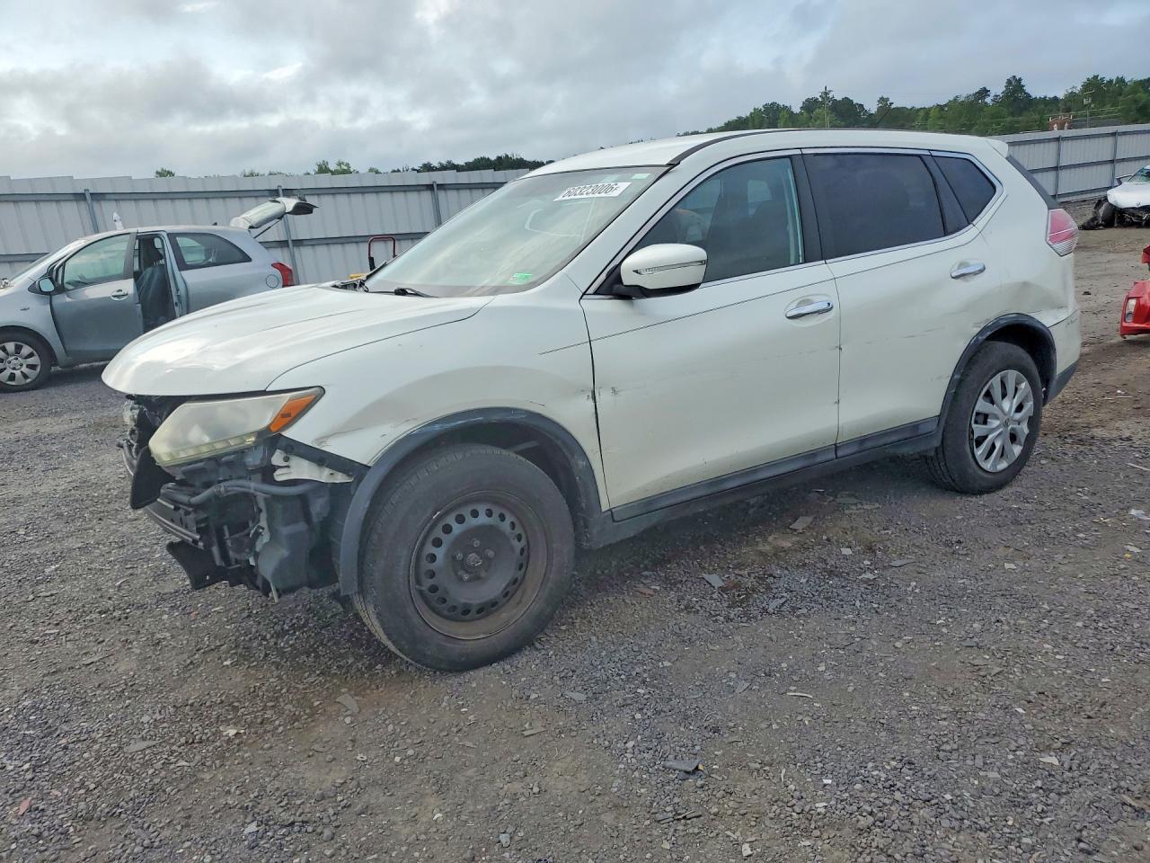 2015 Nissan Rogue S Белый vin: 5N1AT2MK4FC782857