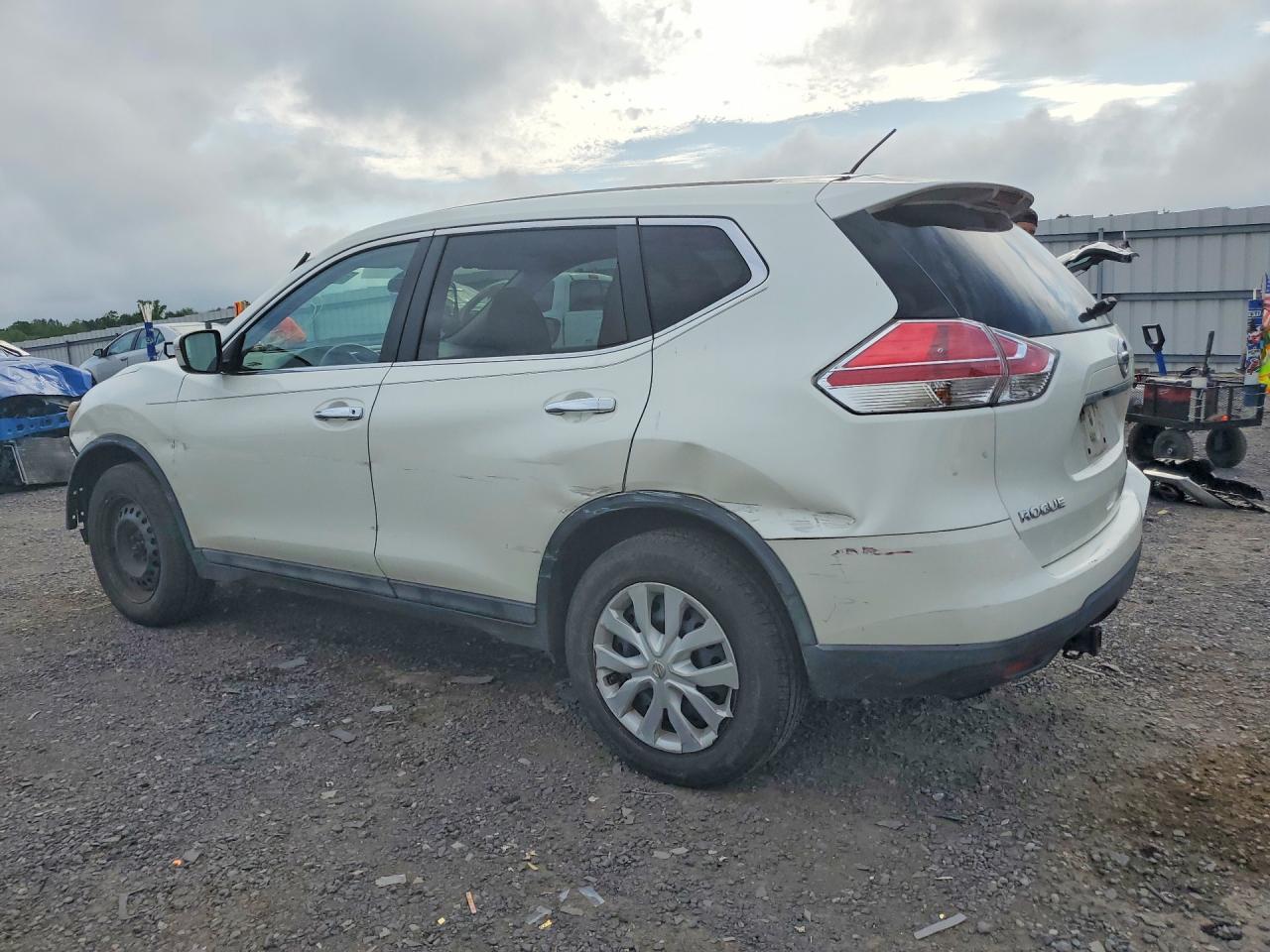 2015 Nissan Rogue S Белый vin: 5N1AT2MK4FC782857