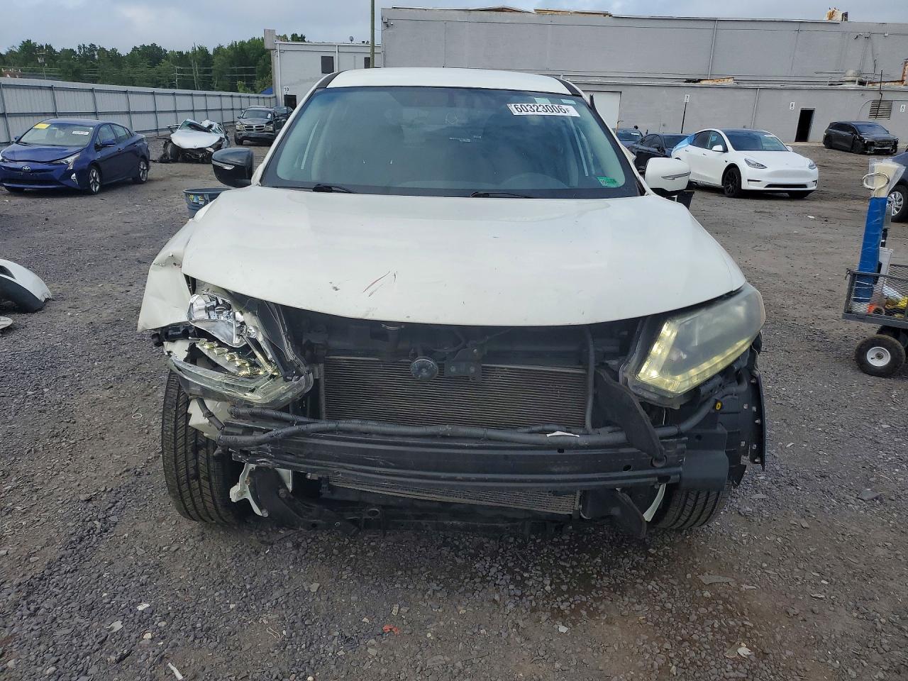 2015 Nissan Rogue S Белый vin: 5N1AT2MK4FC782857