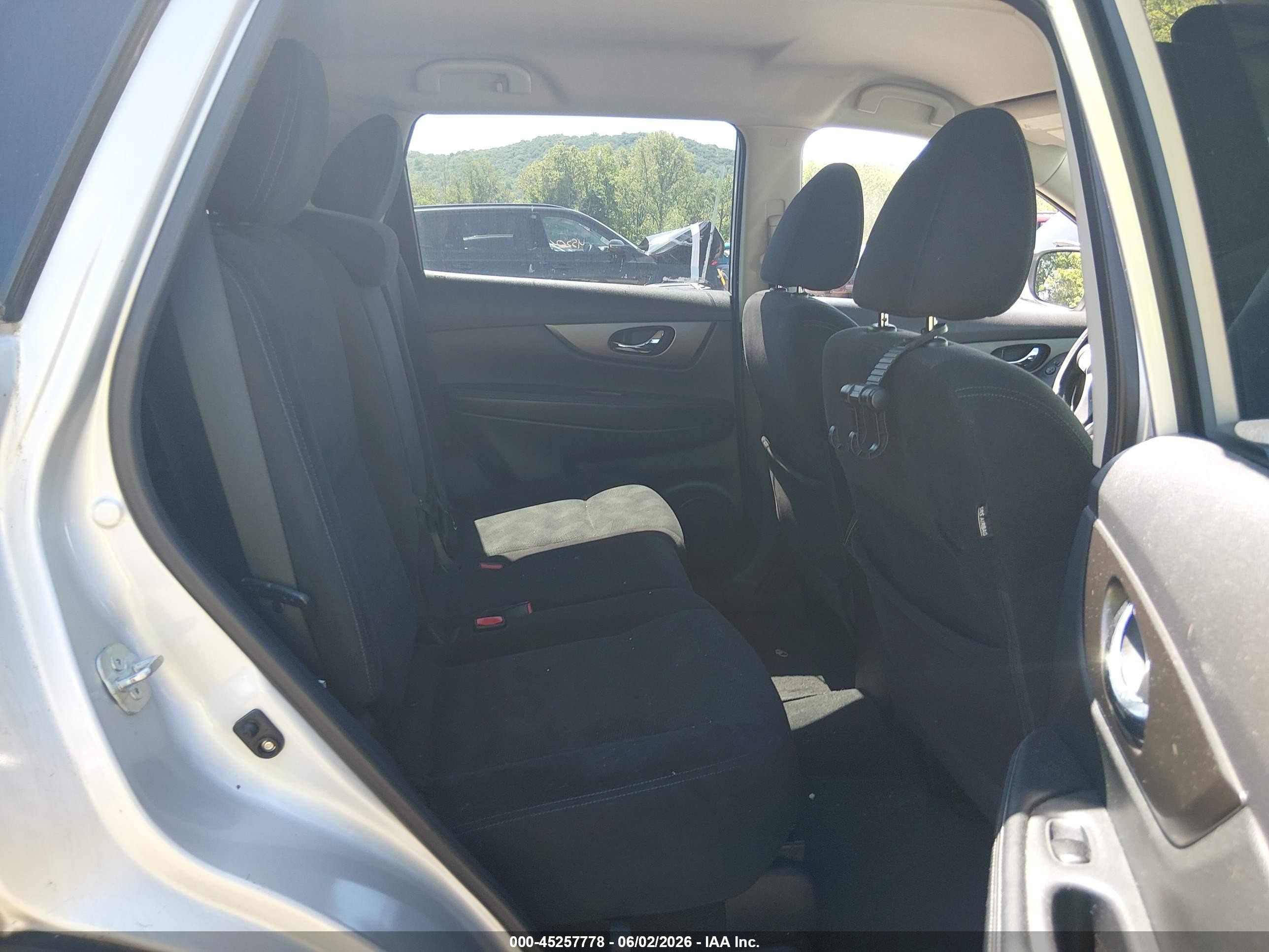 2014 Nissan Rogue Sv Silver vin: 5N1AT2MK5EC763877