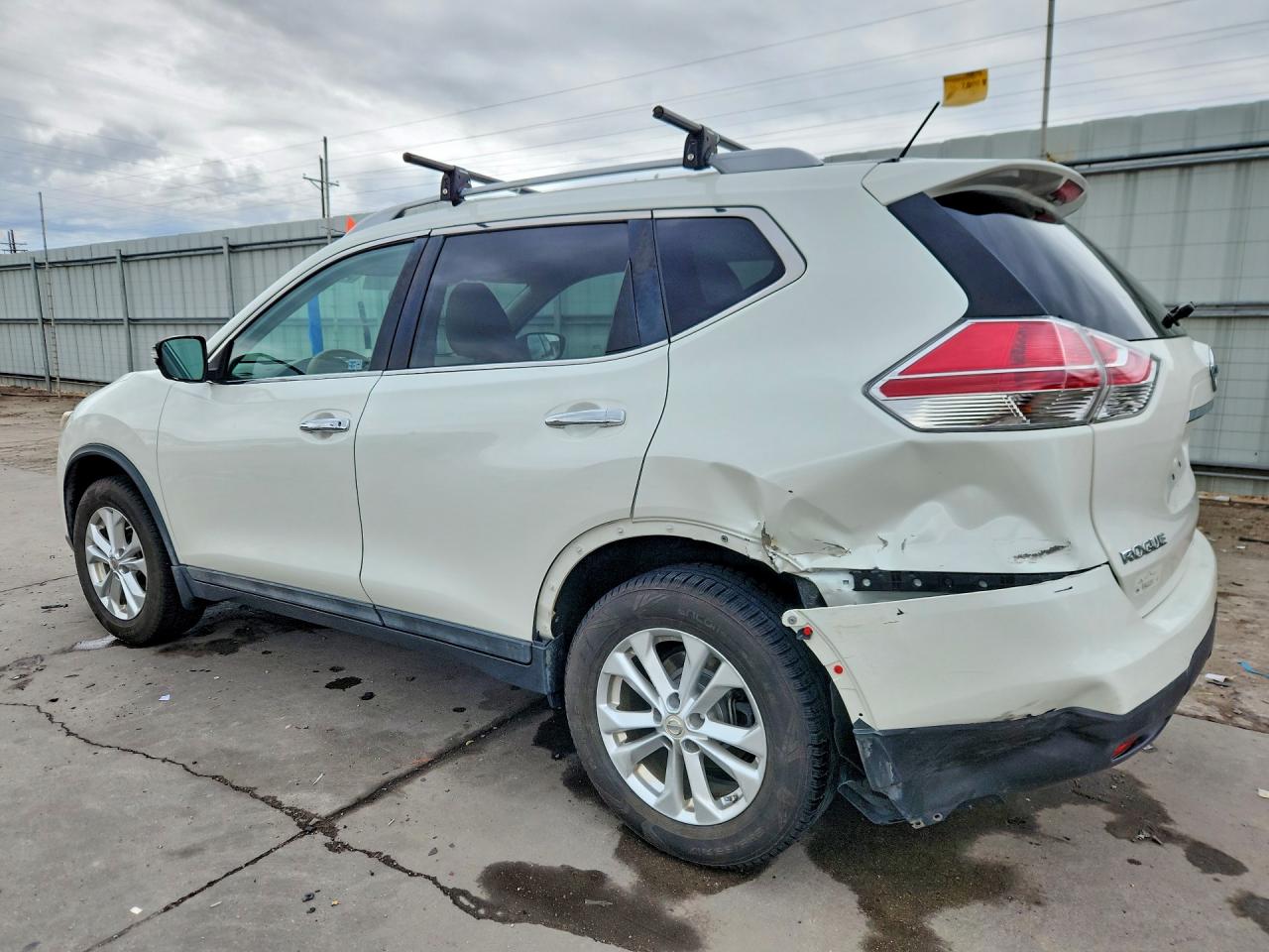2015 Nissan Rogue Sv Белый vin: 5N1AT2MK6FC778146