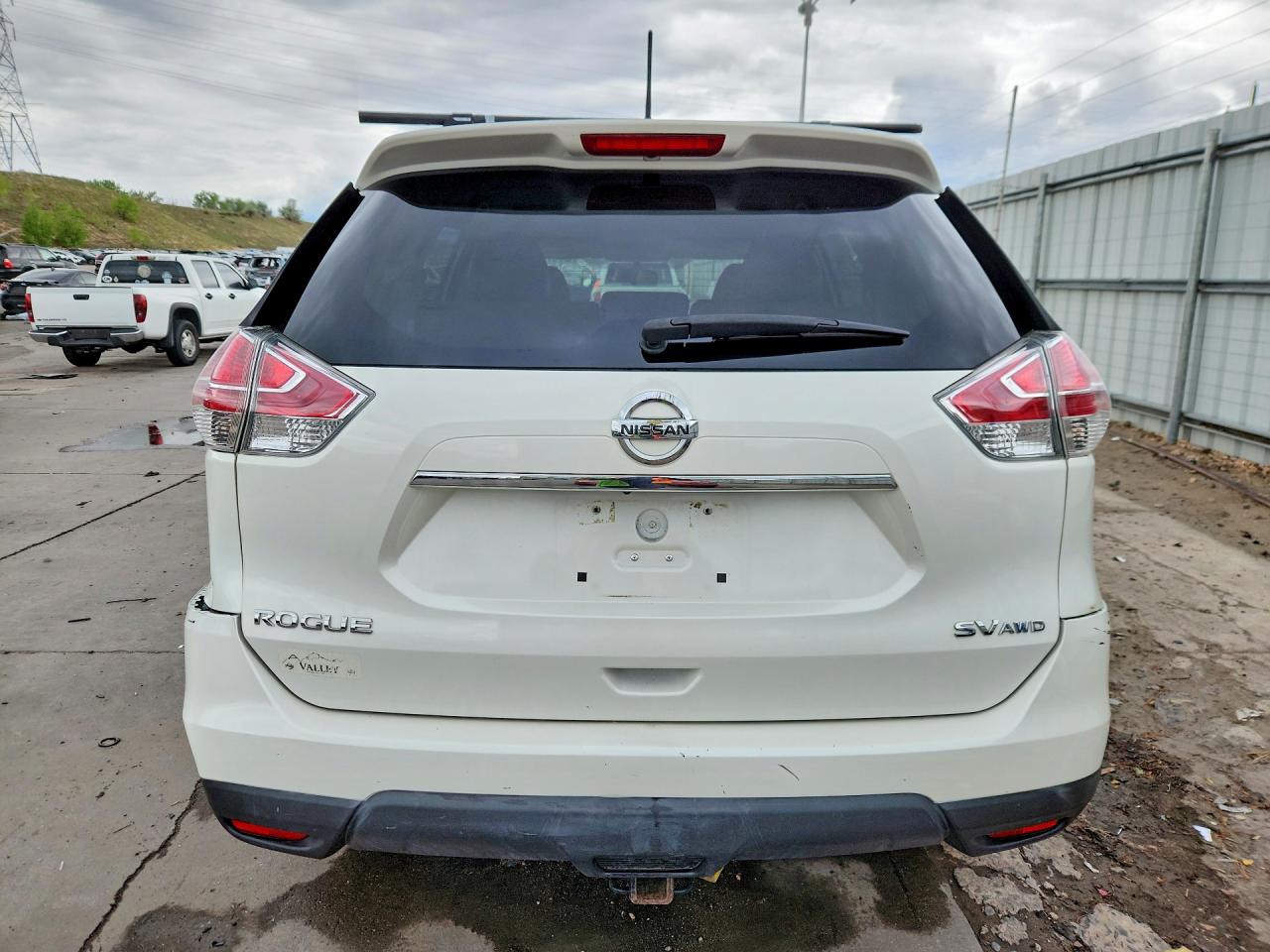 2015 Nissan Rogue Sv Белый vin: 5N1AT2MK6FC778146