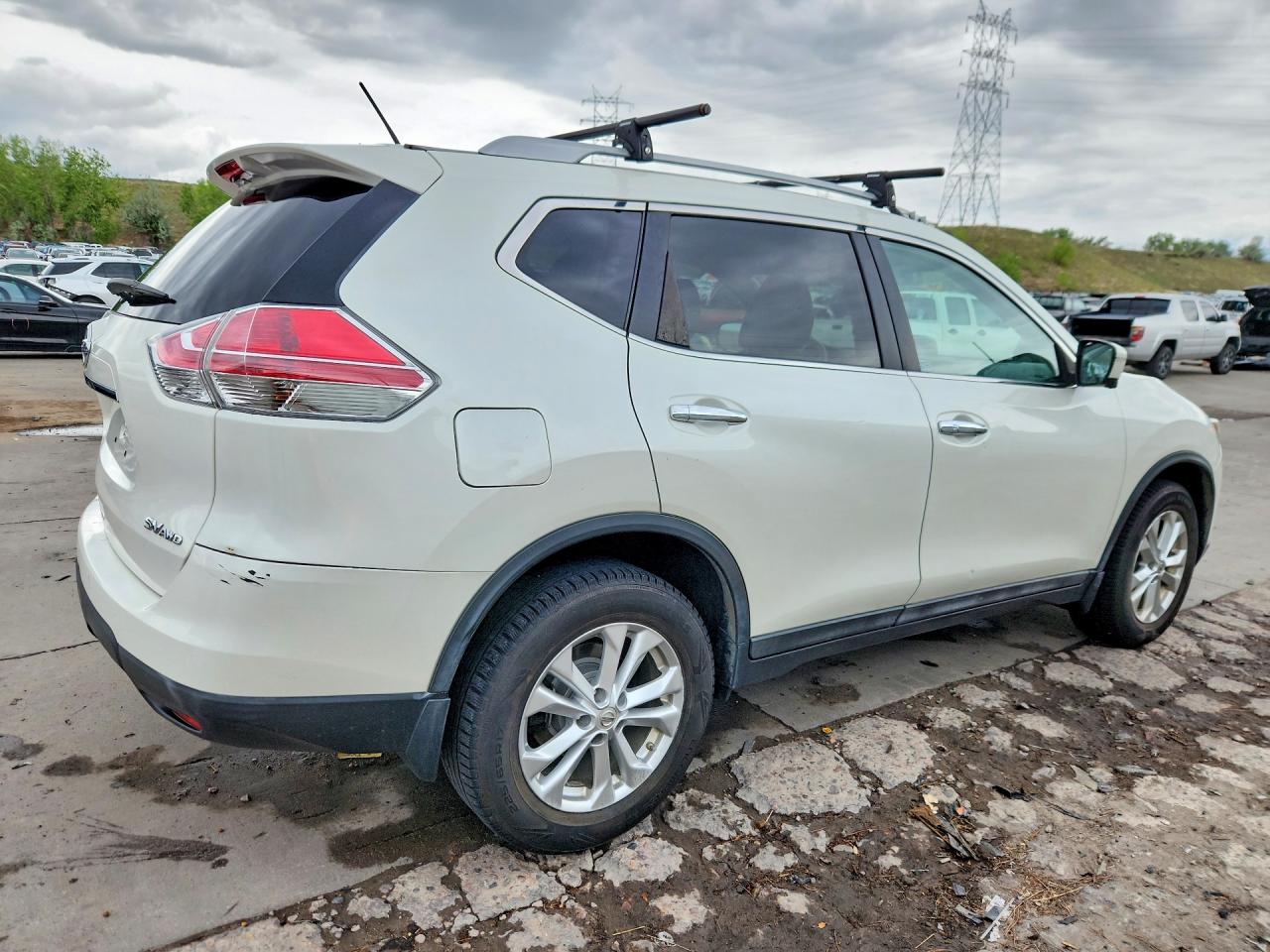 2015 Nissan Rogue Sv Белый vin: 5N1AT2MK6FC778146