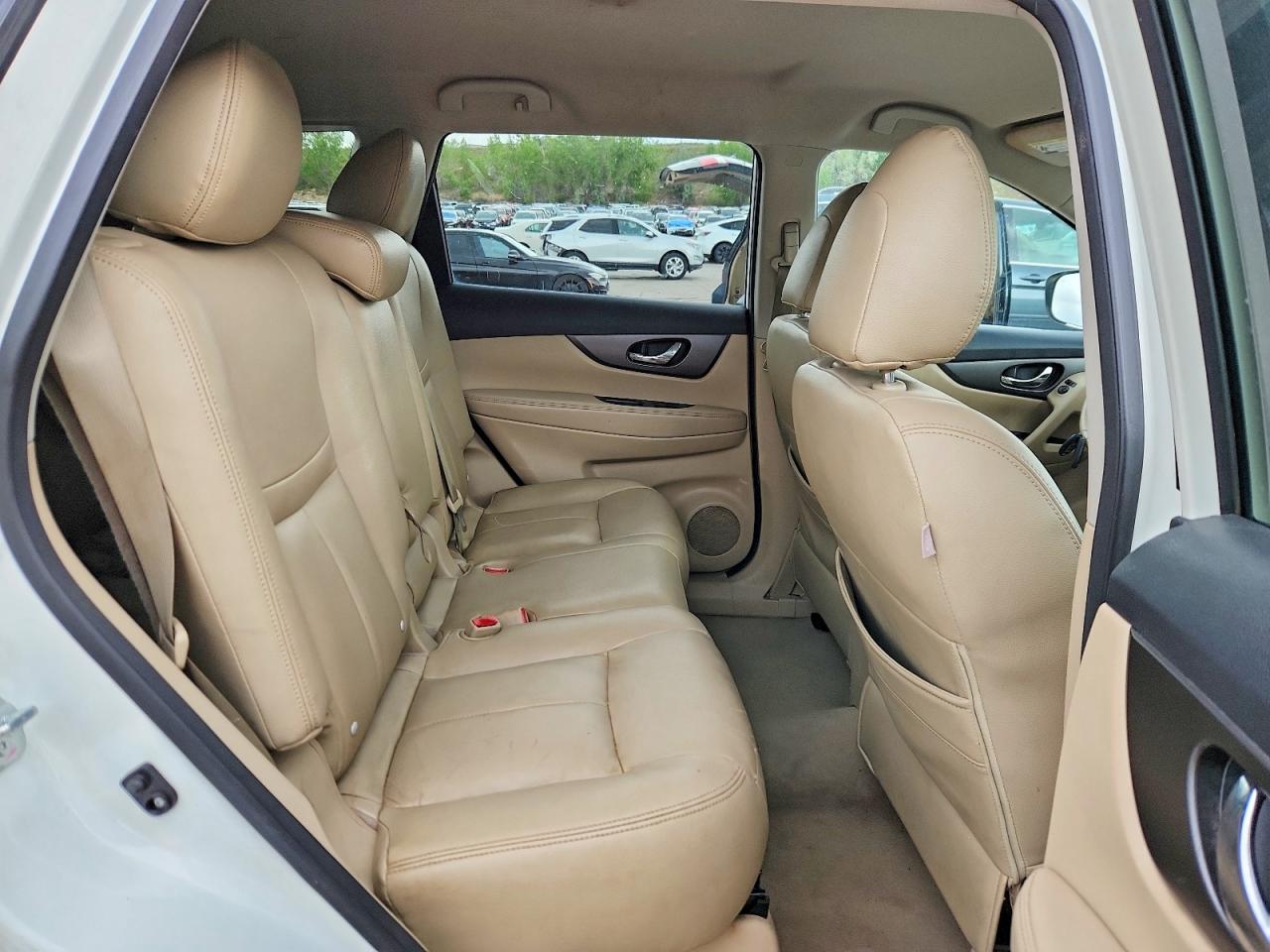 2015 Nissan Rogue Sv Белый vin: 5N1AT2MK6FC778146
