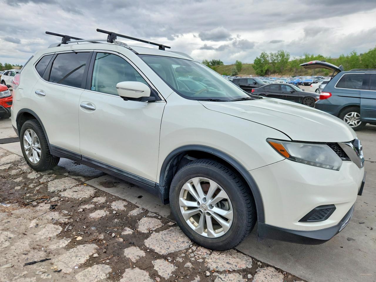 2015 Nissan Rogue Sv Белый vin: 5N1AT2MK6FC778146