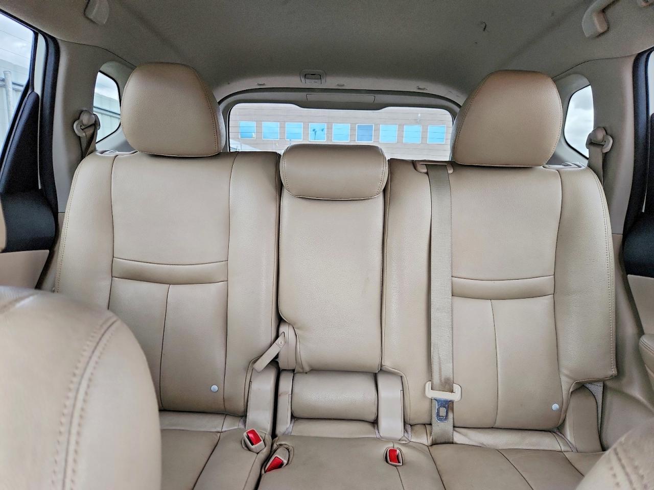2015 Nissan Rogue Sv Белый vin: 5N1AT2MK6FC778146