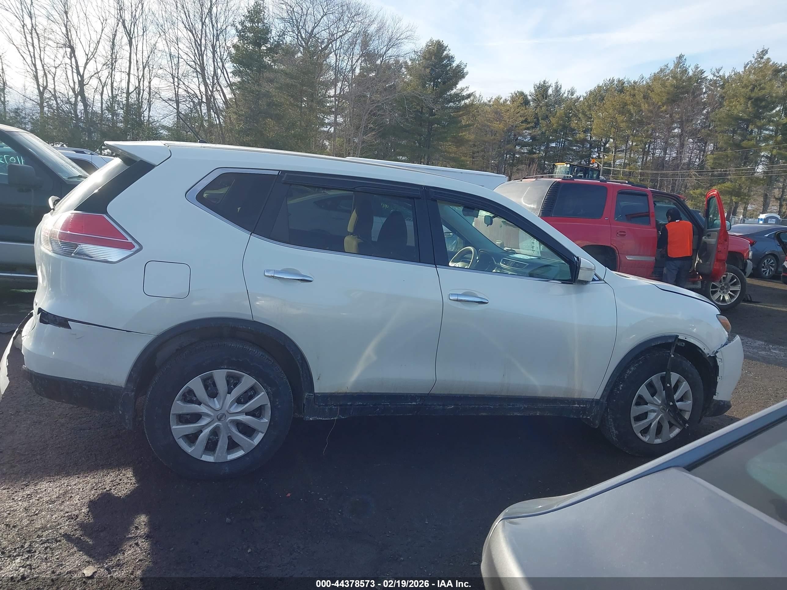 2014 Nissan Rogue S White vin: 5N1AT2MK7EC794693