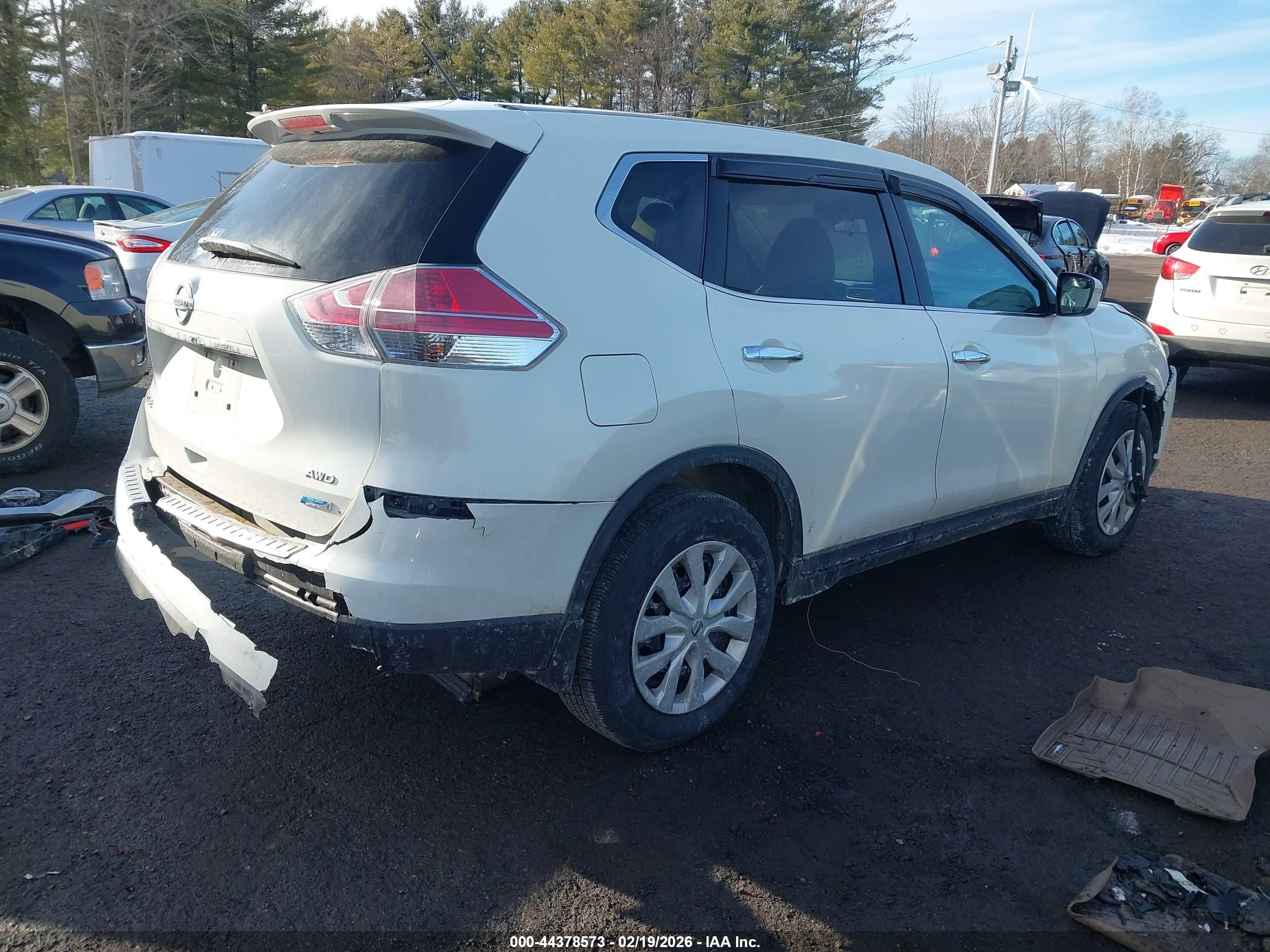 2014 Nissan Rogue S White vin: 5N1AT2MK7EC794693