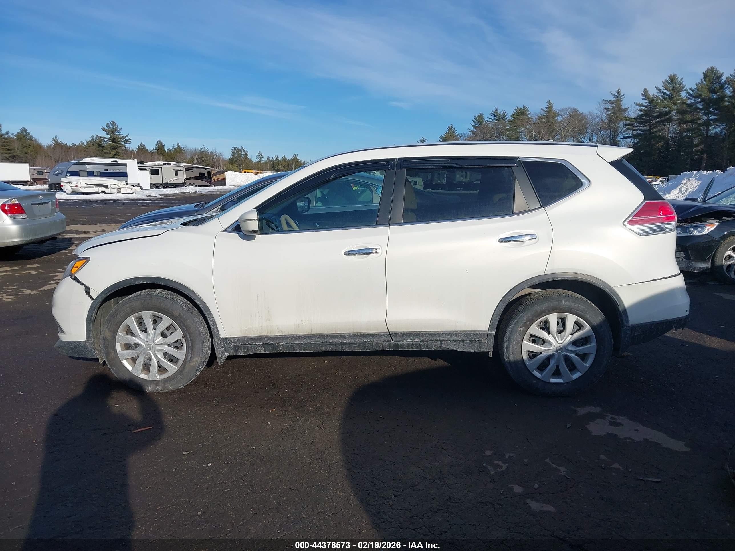 2014 Nissan Rogue S White vin: 5N1AT2MK7EC794693