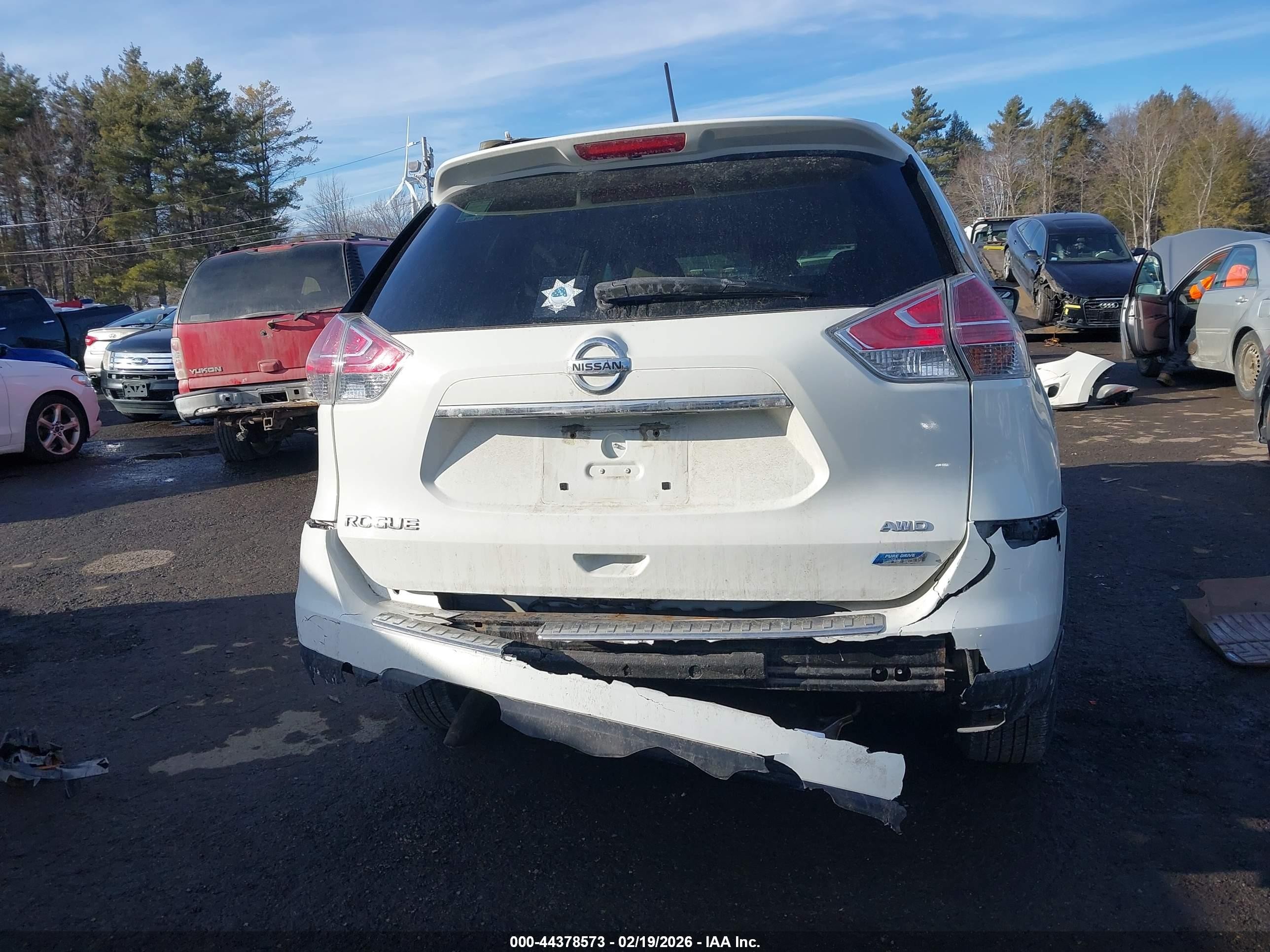 2014 Nissan Rogue S White vin: 5N1AT2MK7EC794693